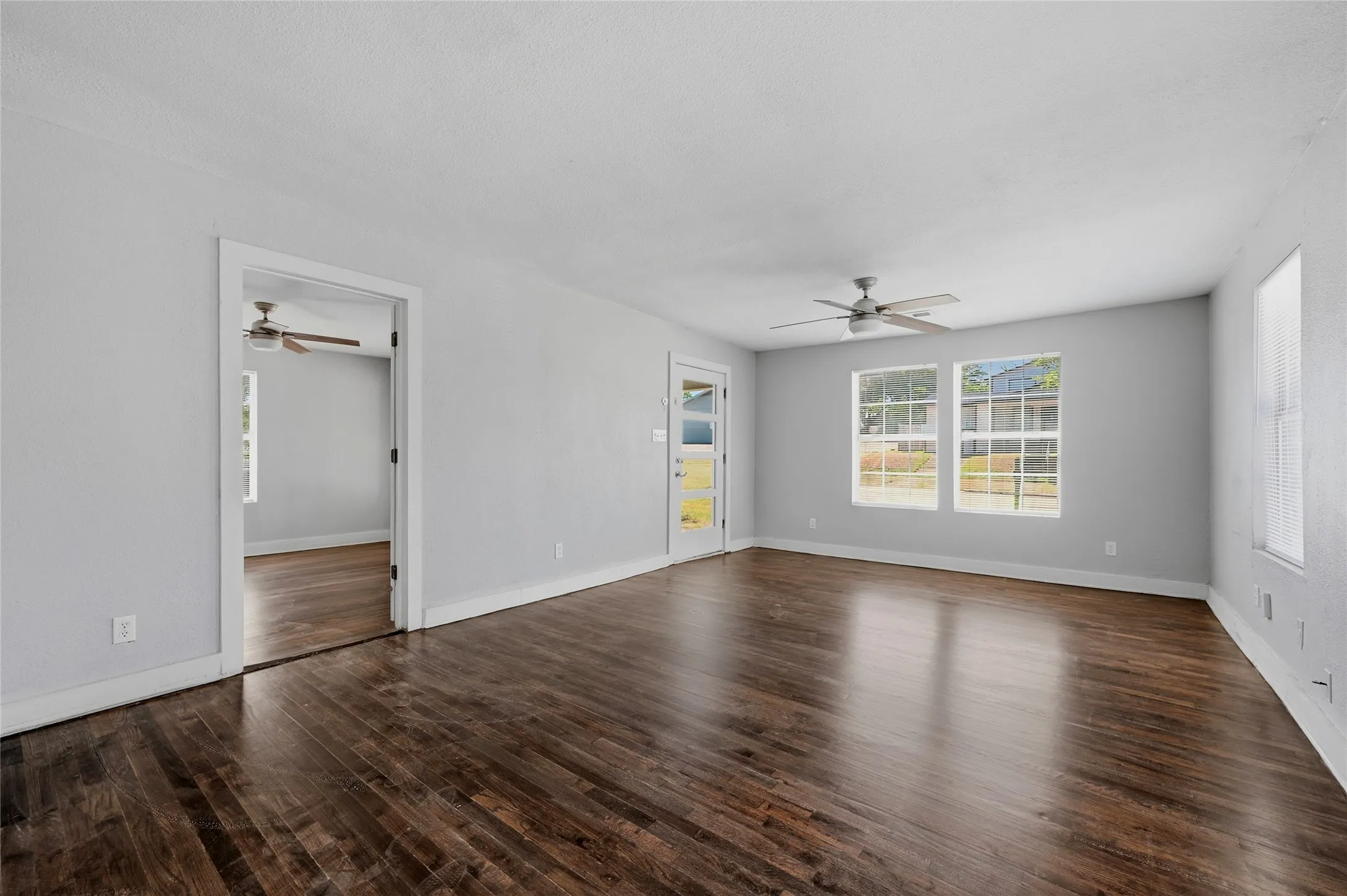 Single Family Residence For Sale in Grayson County , 215 W Walker Street, Denison, Texas 75020, 3 Bedroom, 2 Bathroom, Garage spaces, 1,252 Sqft, built in 1930, mls#21363972, Real Estate Agent in Denison, Homes For Sale in Grayson county, Homes For Sale in Denison, Realtor in Denison Texas, Real Estate Brokerage Independent Realty Texas, Luminita Cordes Realtor