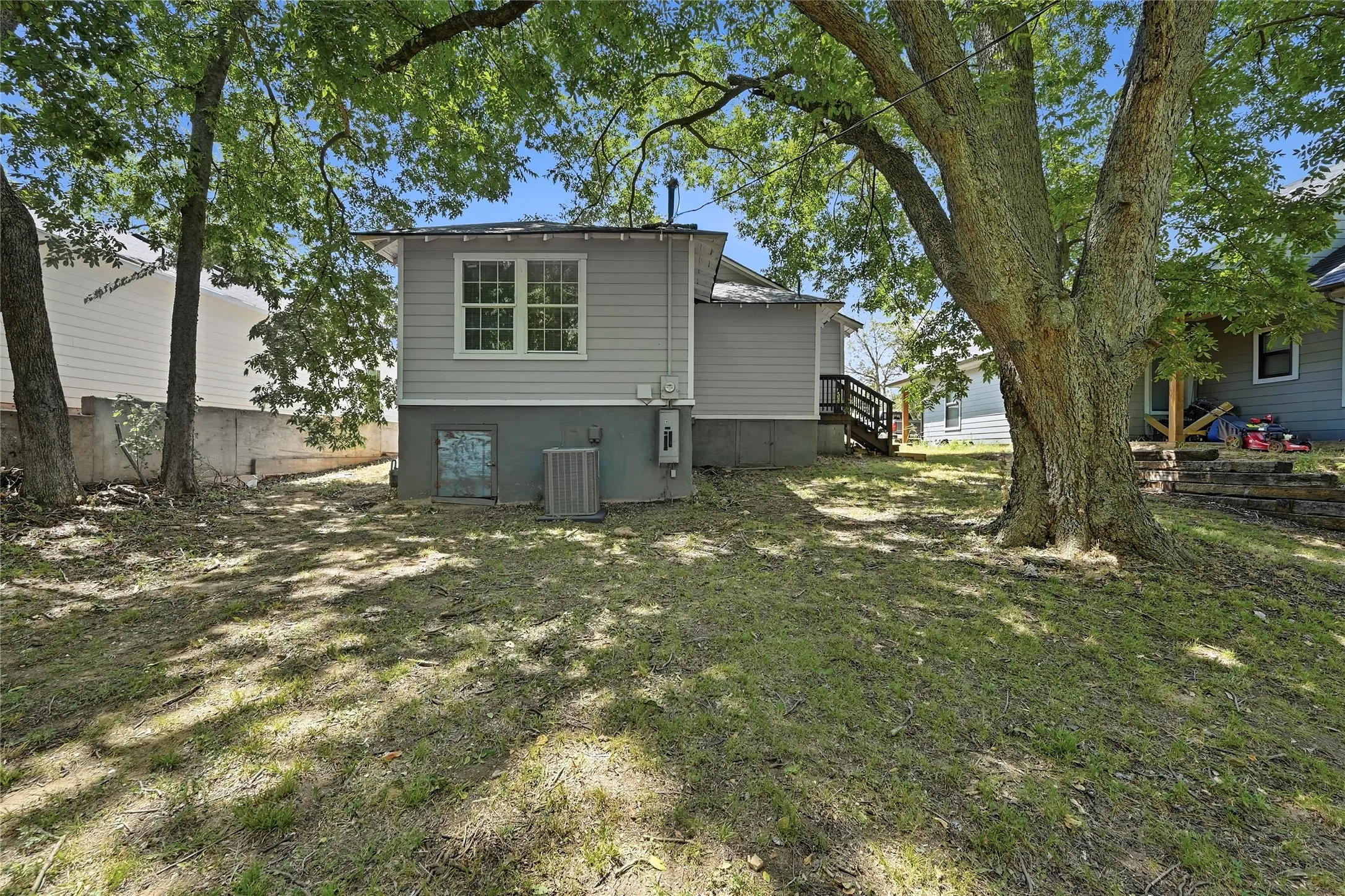 Single Family Residence For Sale in Grayson County , 215 W Walker Street, Denison, Texas 75020, 3 Bedroom, 2 Bathroom, Garage spaces, 1,252 Sqft, built in 1930, mls#21363972, Real Estate Agent in Denison, Homes For Sale in Grayson county, Homes For Sale in Denison, Realtor in Denison Texas, Real Estate Brokerage Independent Realty Texas, Luminita Cordes Realtor
