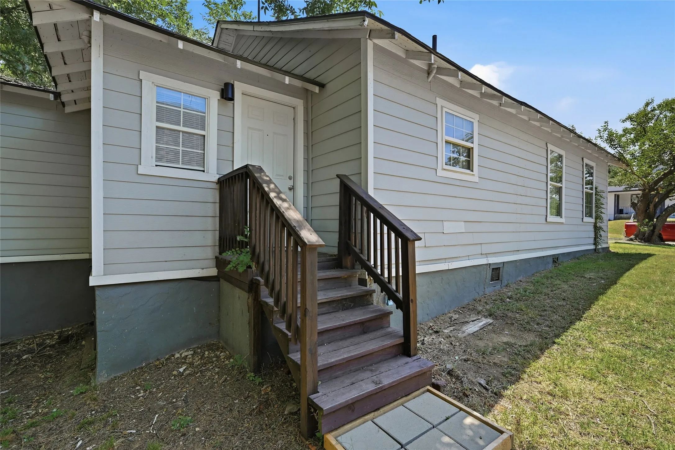 Single Family Residence For Sale in Grayson County , 215 W Walker Street, Denison, Texas 75020, 3 Bedroom, 2 Bathroom, Garage spaces, 1,252 Sqft, built in 1930, mls#21363972, Real Estate Agent in Denison, Homes For Sale in Grayson county, Homes For Sale in Denison, Realtor in Denison Texas, Real Estate Brokerage Independent Realty Texas, Luminita Cordes Realtor