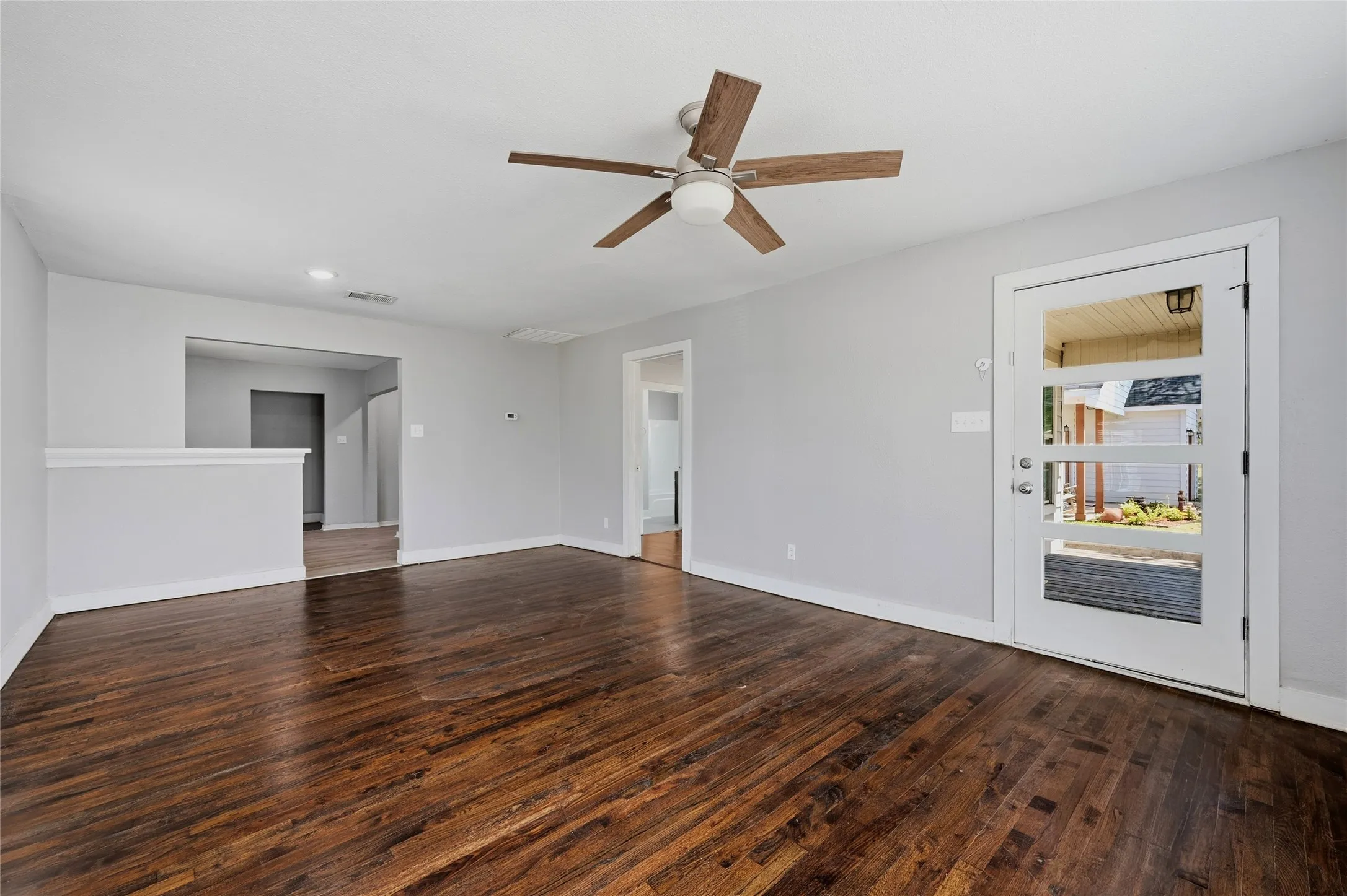 Single Family Residence For Sale in Grayson County , 215 W Walker Street, Denison, Texas 75020, 3 Bedroom, 2 Bathroom, Garage spaces, 1,252 Sqft, built in 1930, mls#21363972, Real Estate Agent in Denison, Homes For Sale in Grayson county, Homes For Sale in Denison, Realtor in Denison Texas, Real Estate Brokerage Independent Realty Texas, Luminita Cordes Realtor