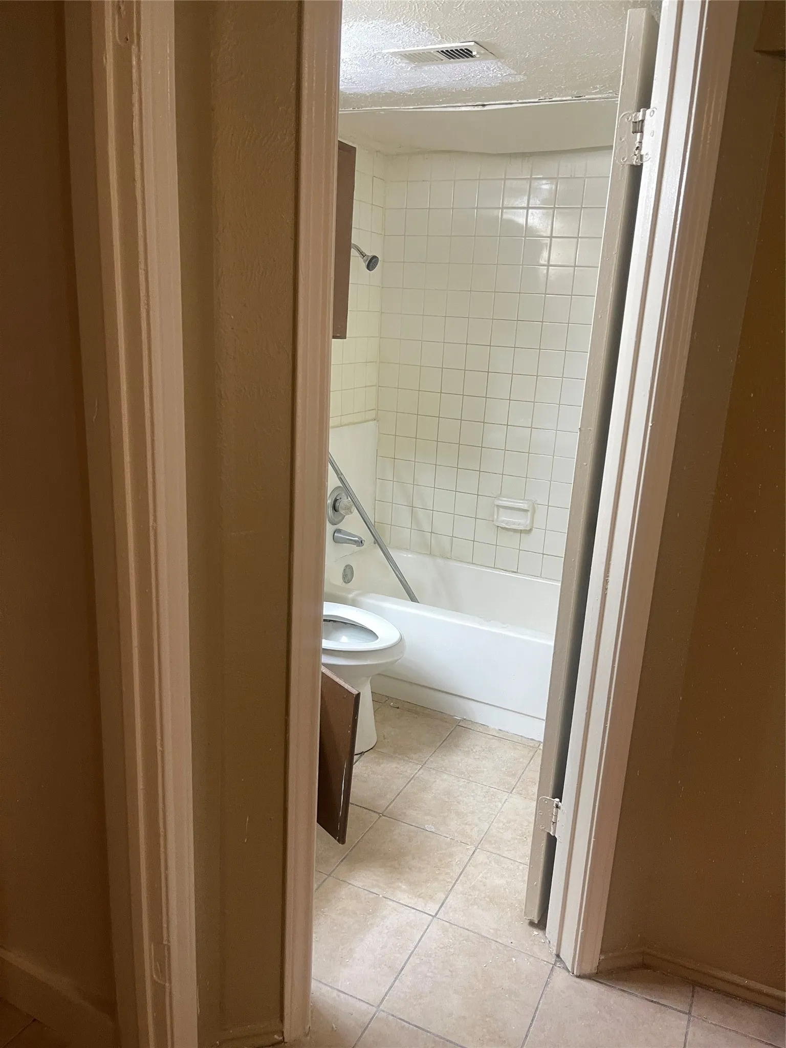 Condominium For Sale in Dallas County , 9520 Royal Lane 121, Dallas, Texas 75243, 1 Bedroom, 1 Bathroom, Garage spaces, 452 Sqft, built in 1983, mls#21361116, Real Estate Agent in Dallas, Homes For Sale in Dallas county, Homes For Sale in Dallas, Realtor in Dallas Texas, Real Estate Brokerage Independent Realty Texas, Luminita Cordes Realtor