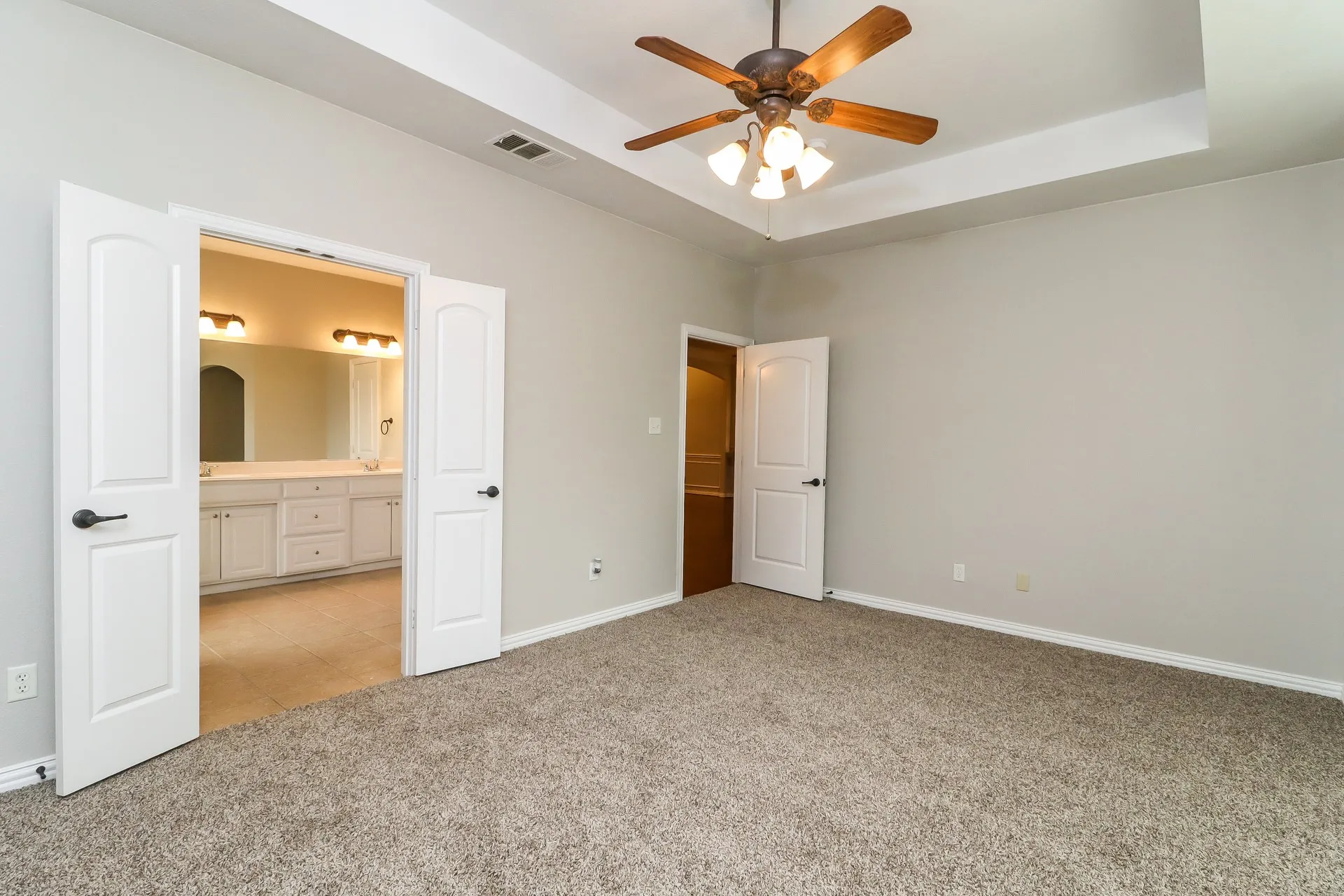 Single Family Residence For Rent in Tarrant County , 5228 Estrella Lane, Benbrook, Texas 76126, 3 Bedroom, 2 Bathroom, 2 Garage spaces, 2,205 Sqft, built in 2004, mls#21364000, Real Estate Agent in Benbrook, Homes For Rent in Tarrant county, Homes For Rent in Benbrook, Realtor in Benbrook Texas, Real Estate Brokerage Independent Realty Texas, Luminita Cordes Realtor