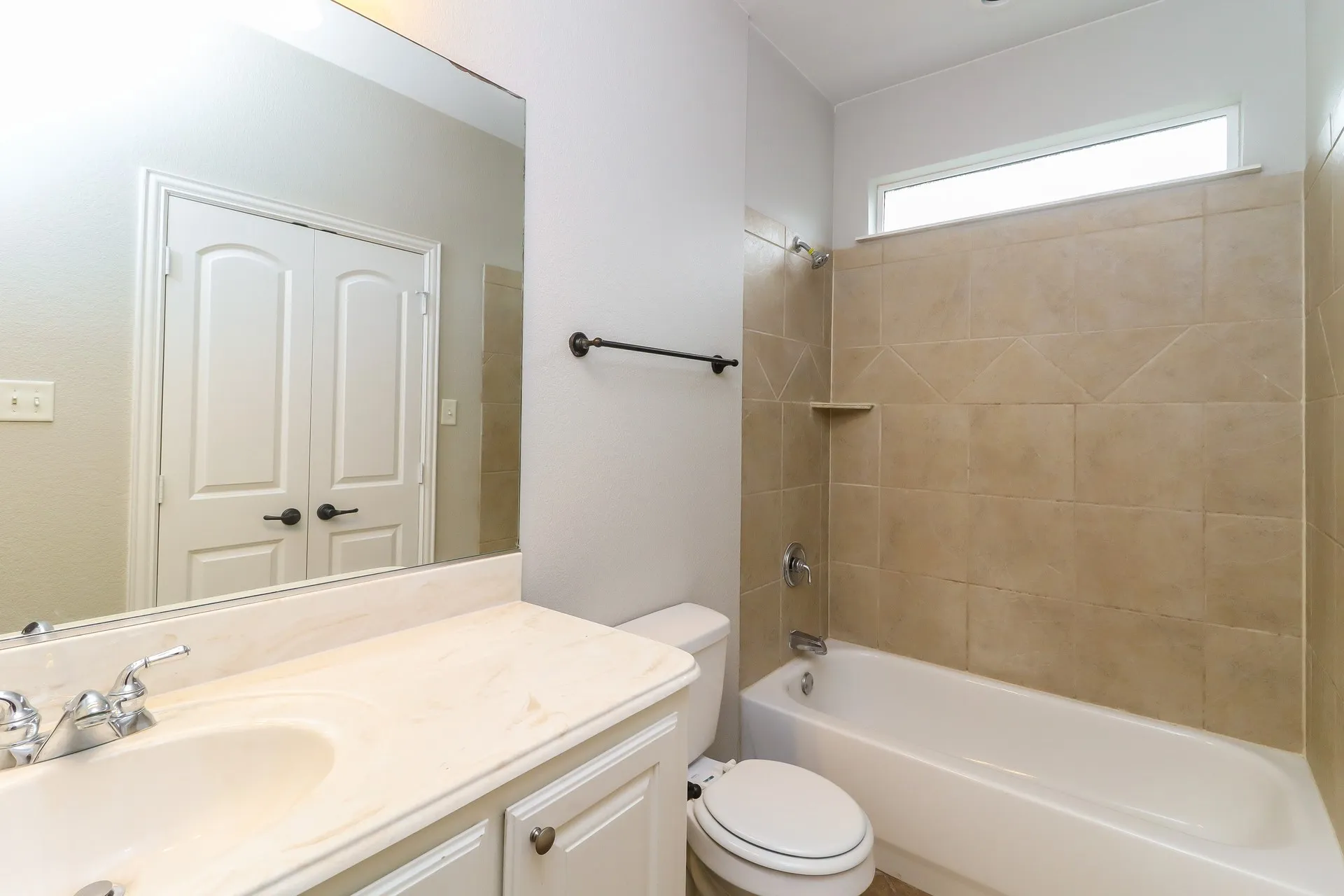 Single Family Residence For Rent in Tarrant County , 5228 Estrella Lane, Benbrook, Texas 76126, 3 Bedroom, 2 Bathroom, 2 Garage spaces, 2,205 Sqft, built in 2004, mls#21364000, Real Estate Agent in Benbrook, Homes For Rent in Tarrant county, Homes For Rent in Benbrook, Realtor in Benbrook Texas, Real Estate Brokerage Independent Realty Texas, Luminita Cordes Realtor