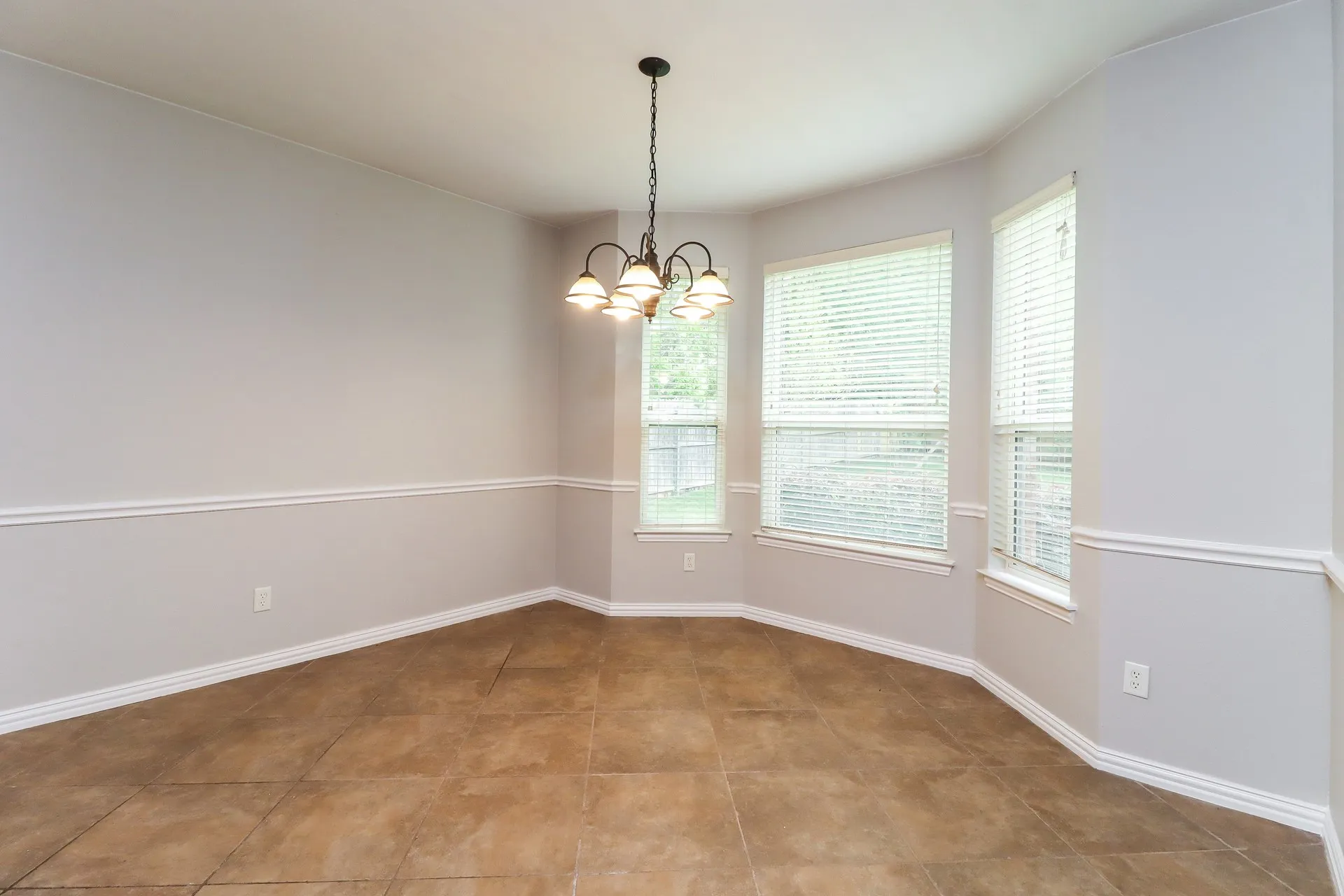 Single Family Residence For Rent in Tarrant County , 5228 Estrella Lane, Benbrook, Texas 76126, 3 Bedroom, 2 Bathroom, 2 Garage spaces, 2,205 Sqft, built in 2004, mls#21364000, Real Estate Agent in Benbrook, Homes For Rent in Tarrant county, Homes For Rent in Benbrook, Realtor in Benbrook Texas, Real Estate Brokerage Independent Realty Texas, Luminita Cordes Realtor