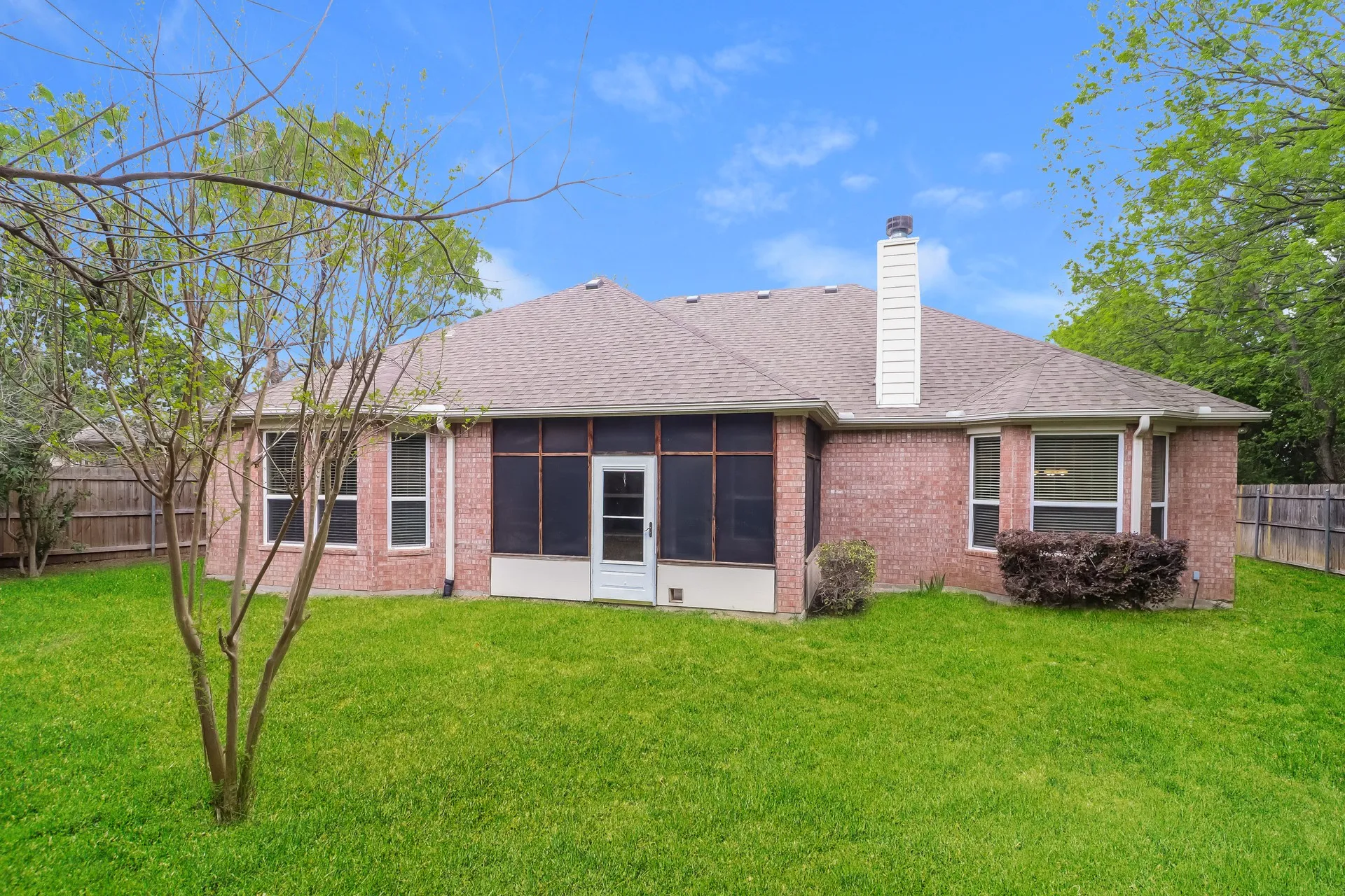 Single Family Residence For Rent in Tarrant County , 5228 Estrella Lane, Benbrook, Texas 76126, 3 Bedroom, 2 Bathroom, 2 Garage spaces, 2,205 Sqft, built in 2004, mls#21364000, Real Estate Agent in Benbrook, Homes For Rent in Tarrant county, Homes For Rent in Benbrook, Realtor in Benbrook Texas, Real Estate Brokerage Independent Realty Texas, Luminita Cordes Realtor