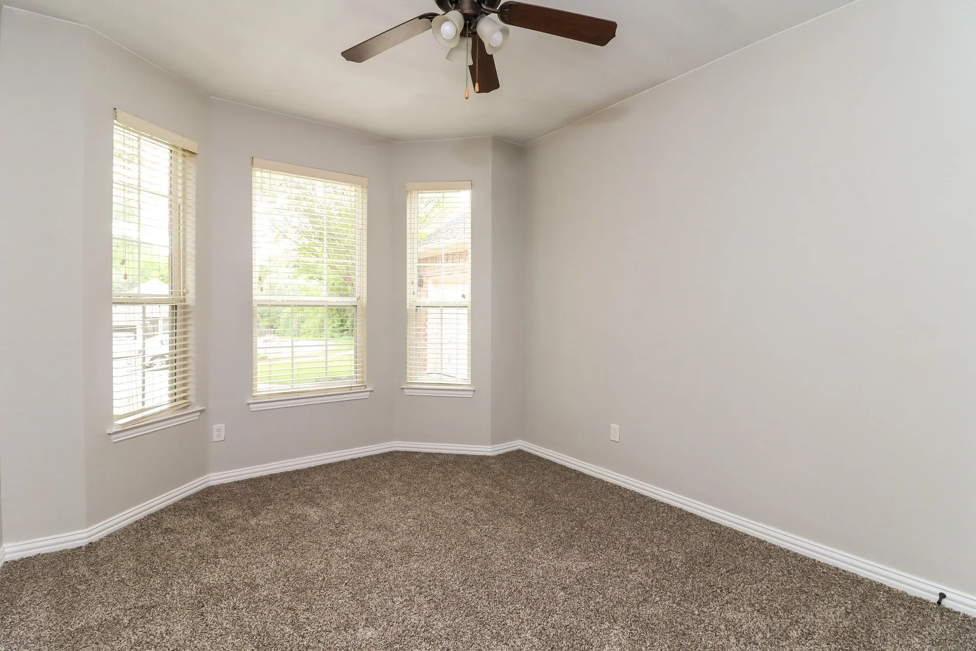 Single Family Residence For Rent in Tarrant County , 5228 Estrella Lane, Benbrook, Texas 76126, 3 Bedroom, 2 Bathroom, 2 Garage spaces, 2,205 Sqft, built in 2004, mls#21364000, Real Estate Agent in Benbrook, Homes For Rent in Tarrant county, Homes For Rent in Benbrook, Realtor in Benbrook Texas, Real Estate Brokerage Independent Realty Texas, Luminita Cordes Realtor