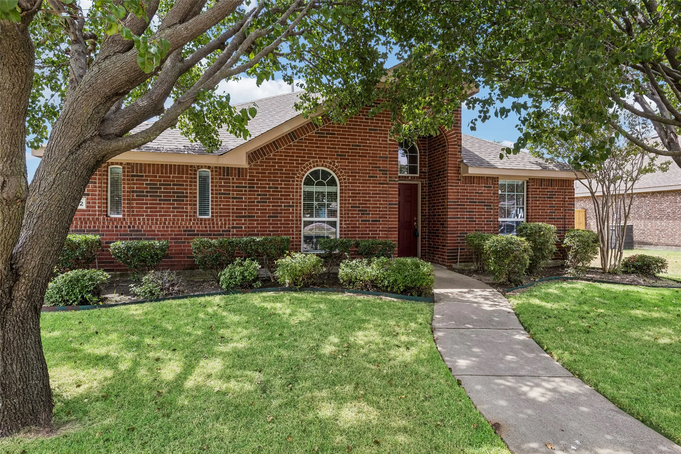 Single Family Residence For Sale in Collin County , 1612 Balboa Lane, Allen, Texas 75002, 3 Bedroom, 2 Bathroom, 2 Garage spaces, 1,875 Sqft, built in 2005, mls#21361532, Real Estate Agent in Allen, Homes For Sale in Collin county, Homes For Sale in Allen, Realtor in Allen Texas, Real Estate Brokerage Independent Realty Texas, Luminita Cordes Realtor
