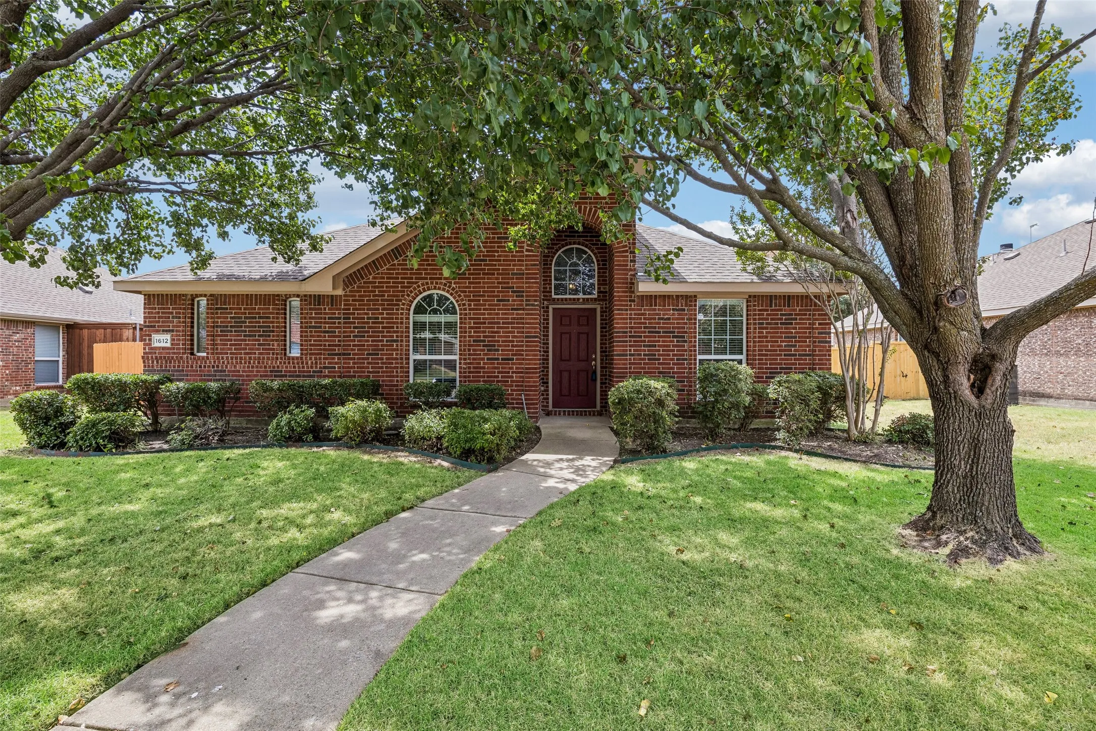 Single Family Residence For Sale in Collin County , 1612 Balboa Lane, Allen, Texas 75002, 3 Bedroom, 2 Bathroom, 2 Garage spaces, 1,875 Sqft, built in 2005, mls#21361532, Real Estate Agent in Allen, Homes For Sale in Collin county, Homes For Sale in Allen, Realtor in Allen Texas, Real Estate Brokerage Independent Realty Texas, Luminita Cordes Realtor