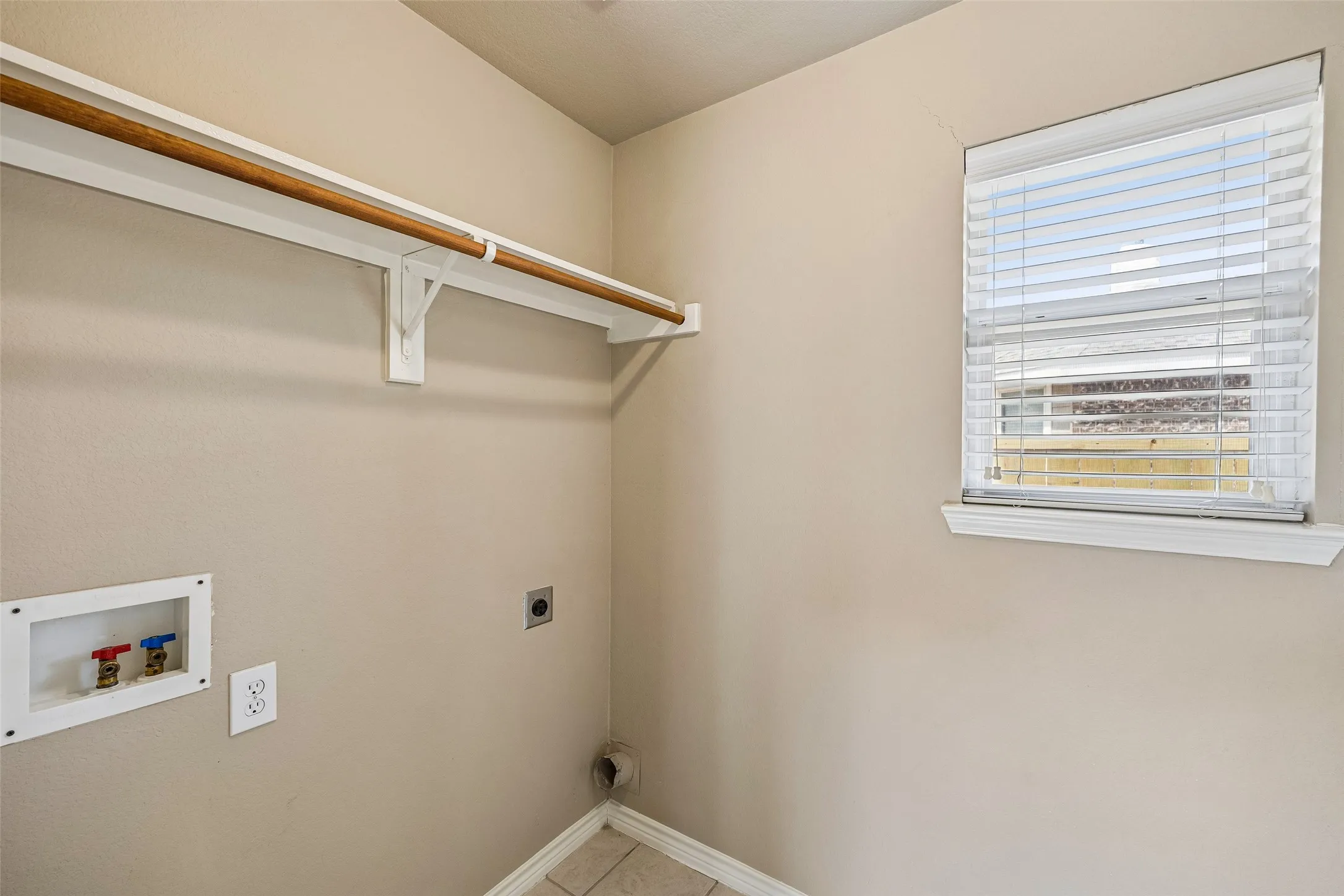 Single Family Residence For Sale in Collin County , 1612 Balboa Lane, Allen, Texas 75002, 3 Bedroom, 2 Bathroom, 2 Garage spaces, 1,875 Sqft, built in 2005, mls#21361532, Real Estate Agent in Allen, Homes For Sale in Collin county, Homes For Sale in Allen, Realtor in Allen Texas, Real Estate Brokerage Independent Realty Texas, Luminita Cordes Realtor