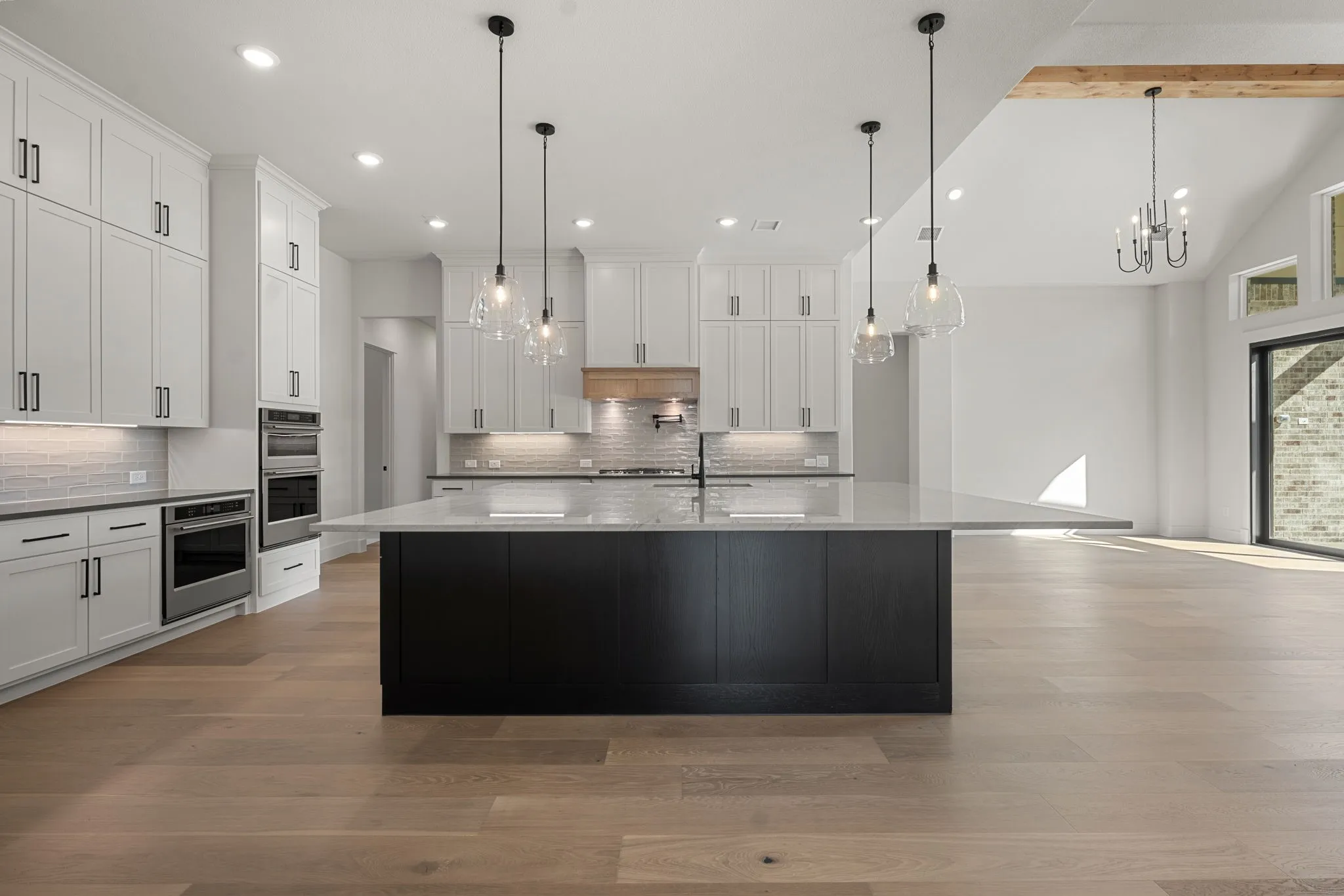 Featuring a truly stunning kitchen island, you'll love having friends and family gather round this fantastic island!