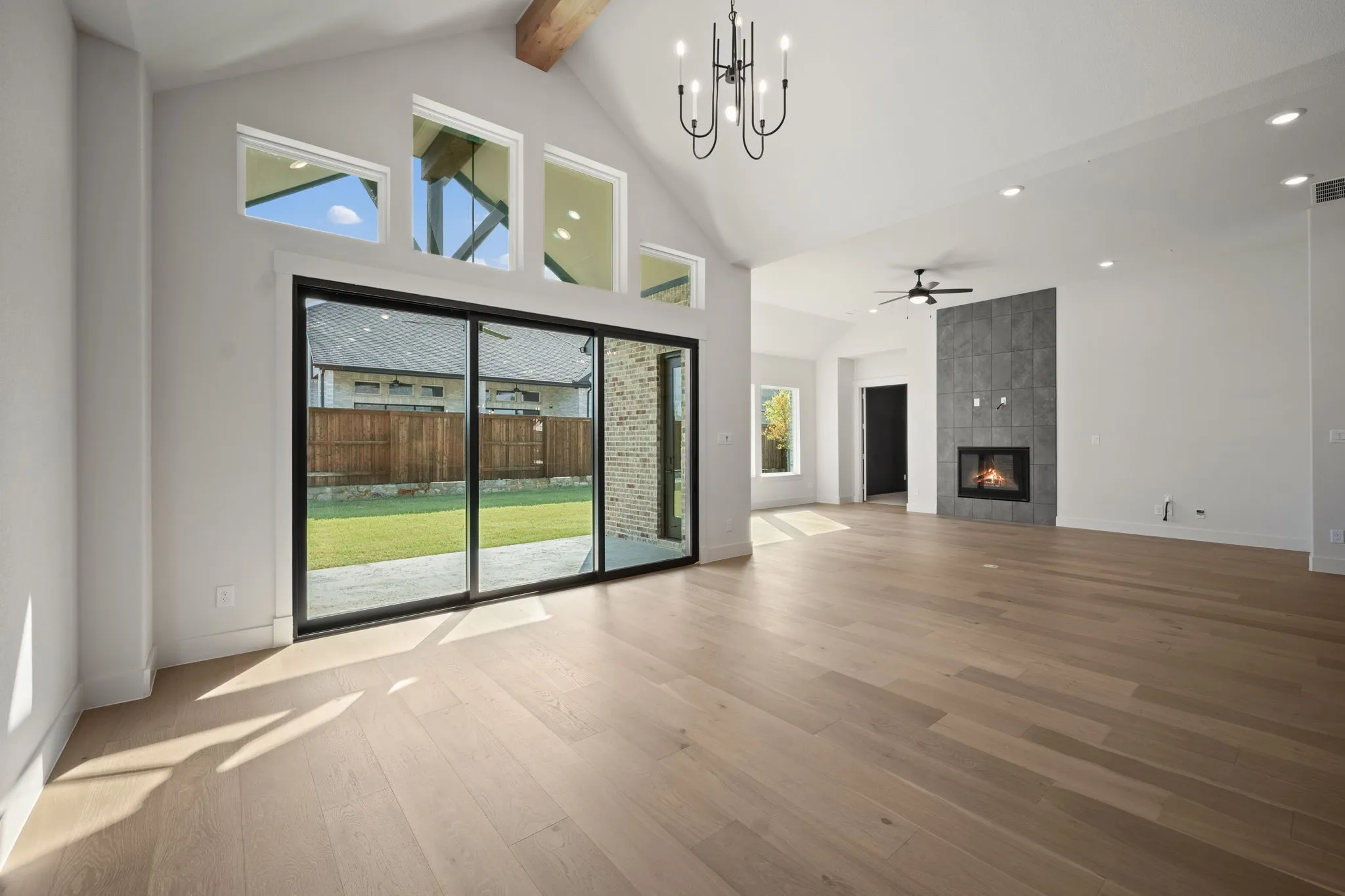 Whether it's lively dinner parties or cozy family gatherings, this dining room fits all occasions!