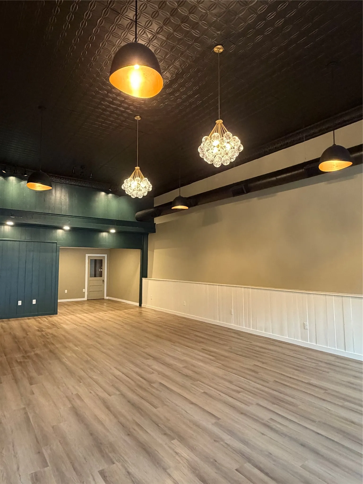 Open floor plan; industril chic