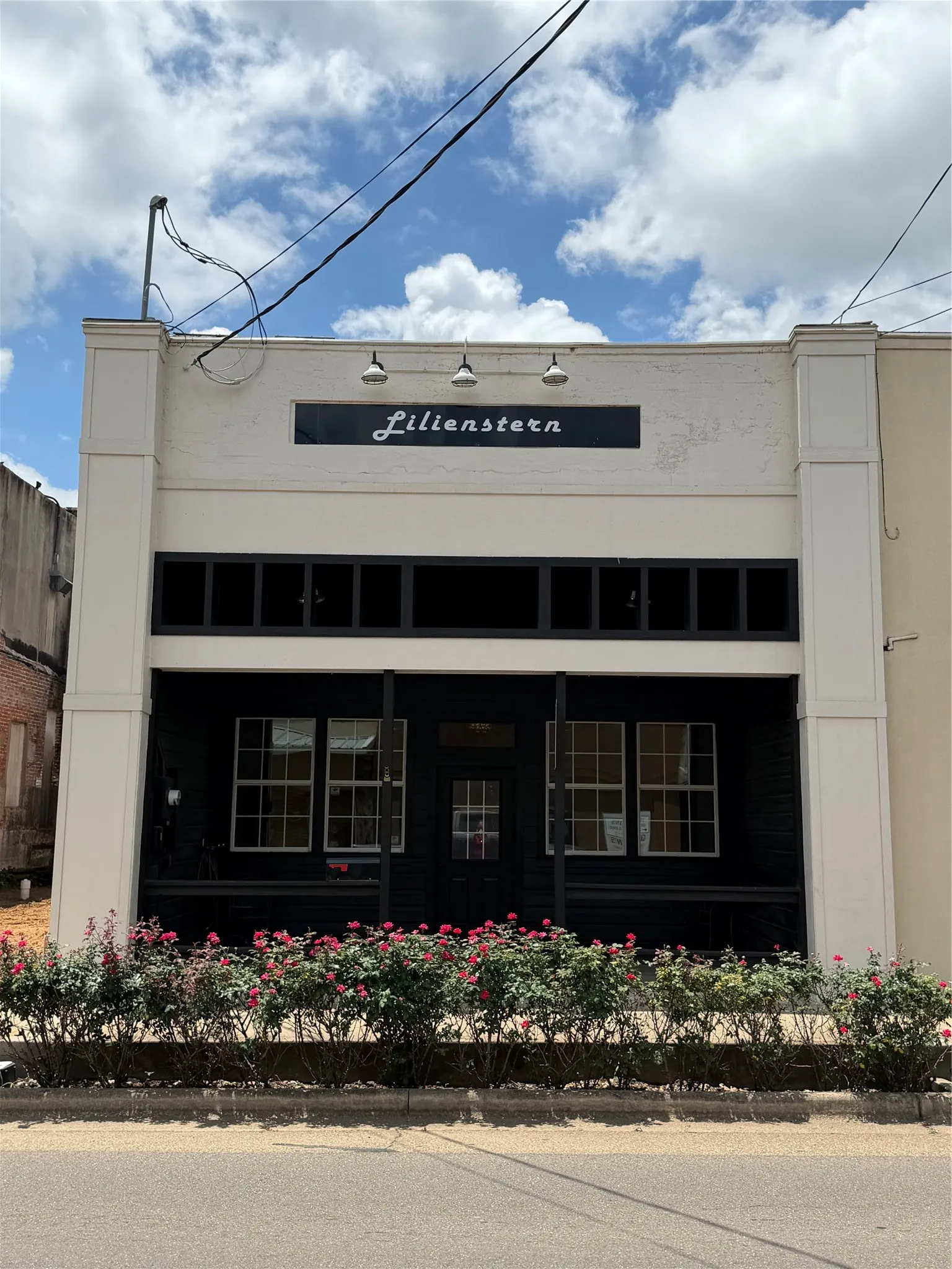 Retail For Rent in Titus County , 209 N Jefferson, Mt Pleasant, Texas 75455, 0, 0, Garage spaces, 0 Sqft, built in 1945, mls#21363957, Real Estate Agent in Mt Pleasant, Homes For Rent in Titus county, Homes For Rent in Mt Pleasant, Realtor in Mt Pleasant Texas, Real Estate Brokerage Independent Realty Texas, Luminita Cordes Realtor