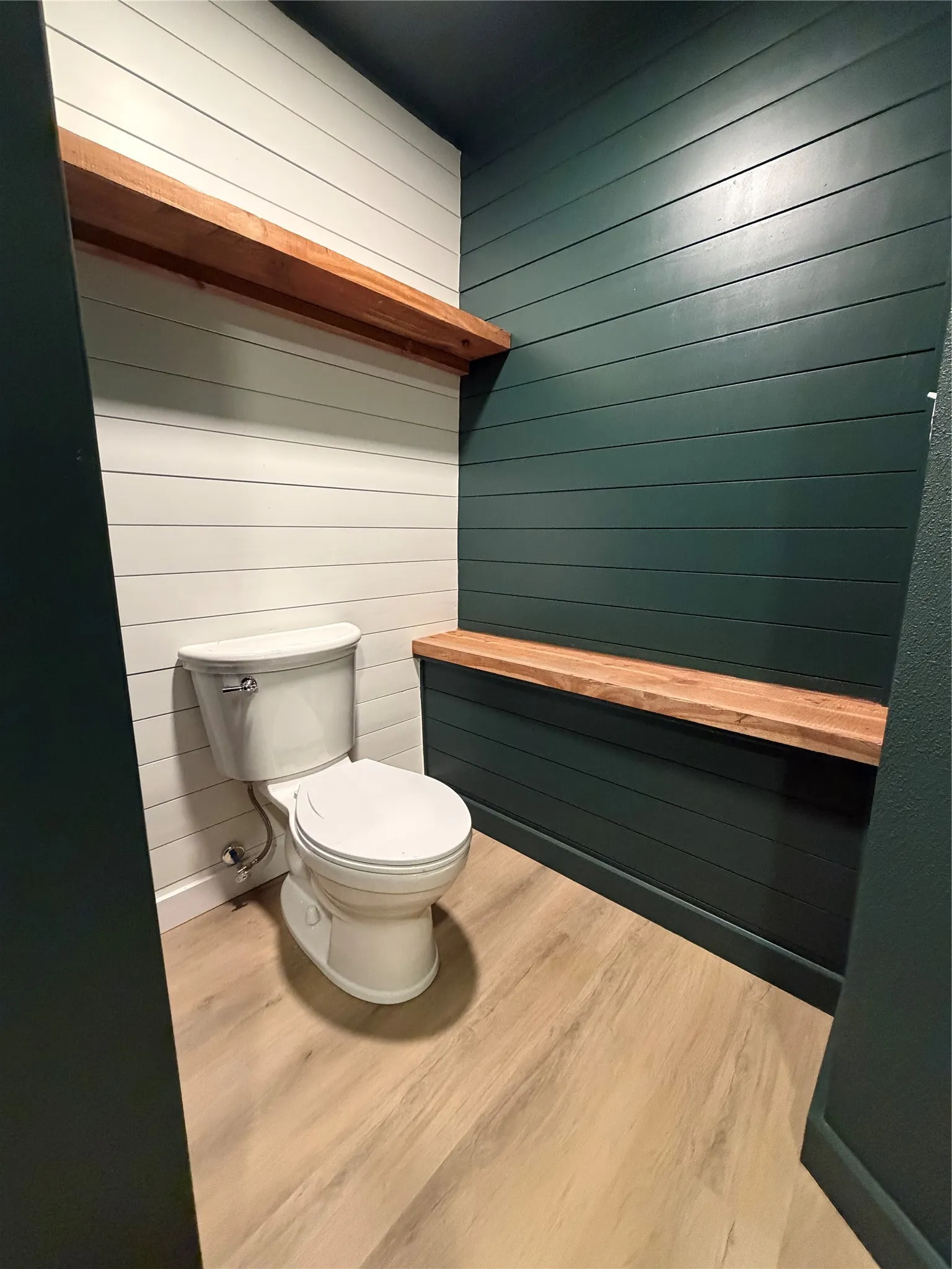 Retail For Rent in Titus County , 209 N Jefferson, Mt Pleasant, Texas 75455, 0, 0, Garage spaces, 0 Sqft, built in 1945, mls#21363957, Real Estate Agent in Mt Pleasant, Homes For Rent in Titus county, Homes For Rent in Mt Pleasant, Realtor in Mt Pleasant Texas, Real Estate Brokerage Independent Realty Texas, Luminita Cordes Realtor