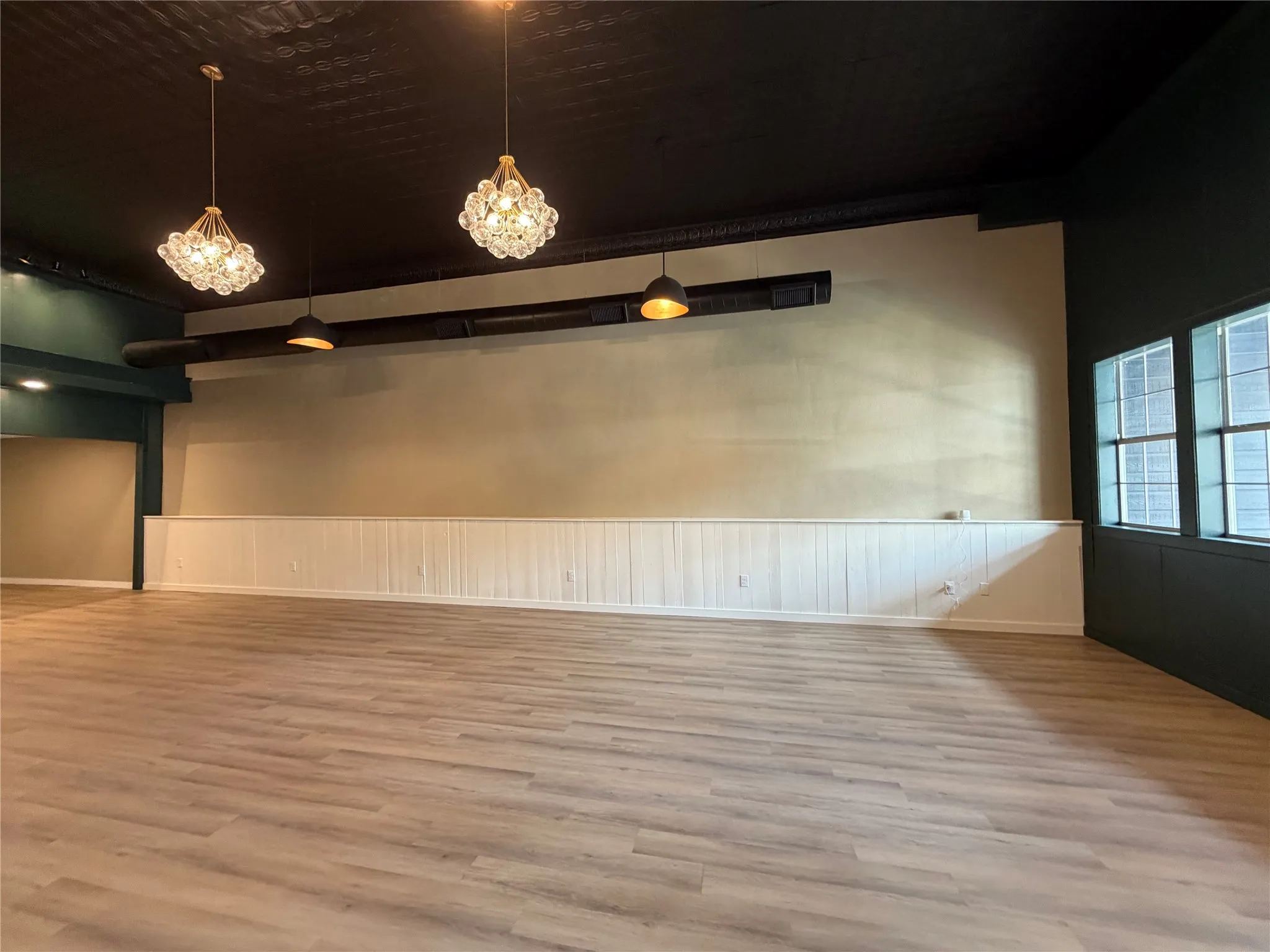 Retail For Rent in Titus County , 209 N Jefferson, Mt Pleasant, Texas 75455, 0, 0, Garage spaces, 0 Sqft, built in 1945, mls#21363957, Real Estate Agent in Mt Pleasant, Homes For Rent in Titus county, Homes For Rent in Mt Pleasant, Realtor in Mt Pleasant Texas, Real Estate Brokerage Independent Realty Texas, Luminita Cordes Realtor