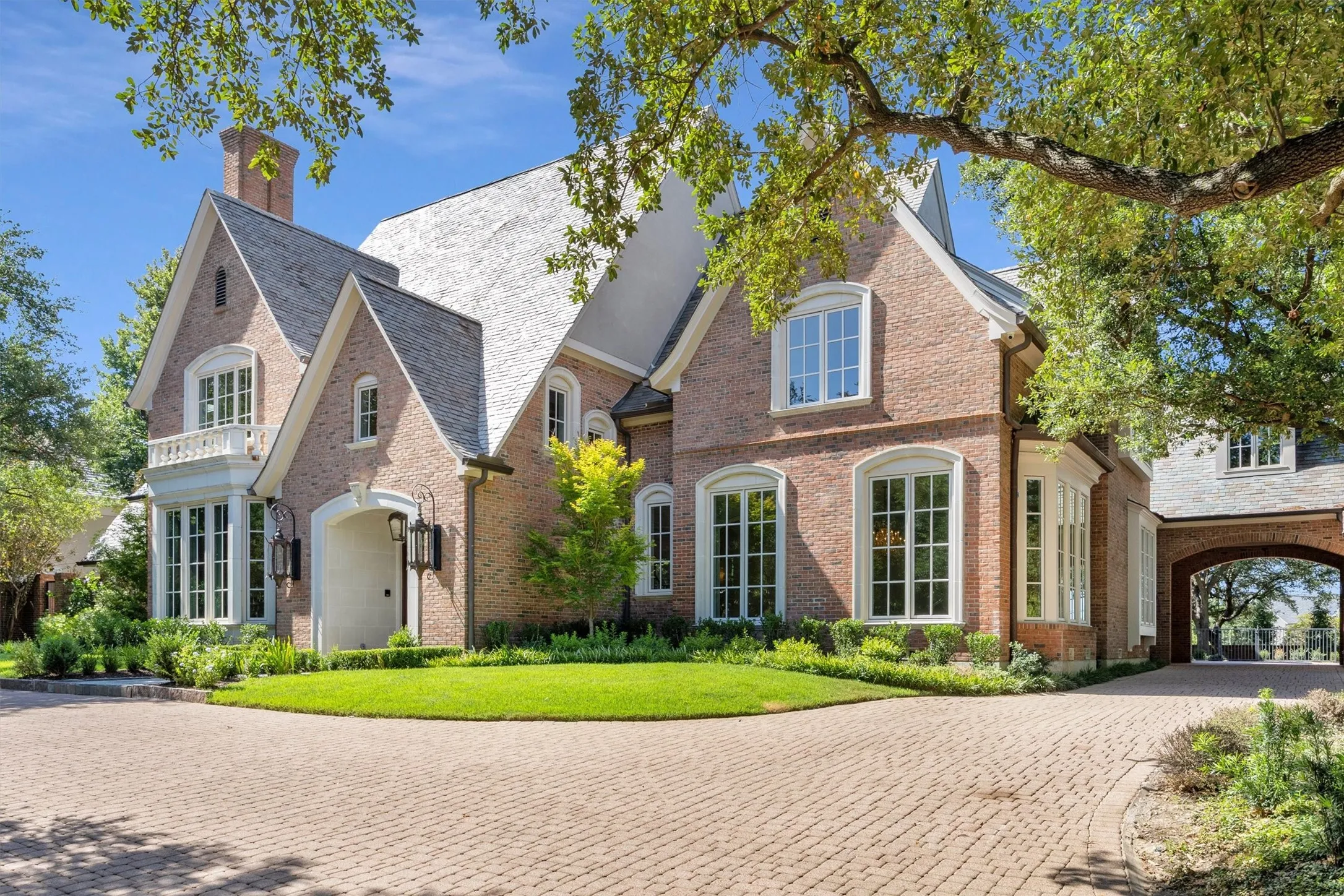 Single Family Residence For Sale in Dallas County , 31 Robledo Drive, Dallas, Texas 75230, 5 Bedroom, 7 Bathroom, 4 Garage spaces, 8,000 Sqft, built in 1993, mls#21363830, Real Estate Agent in Dallas, Homes For Sale in Dallas county, Homes For Sale in Dallas, Realtor in Dallas Texas, Real Estate Brokerage Independent Realty Texas, Luminita Cordes Realtor