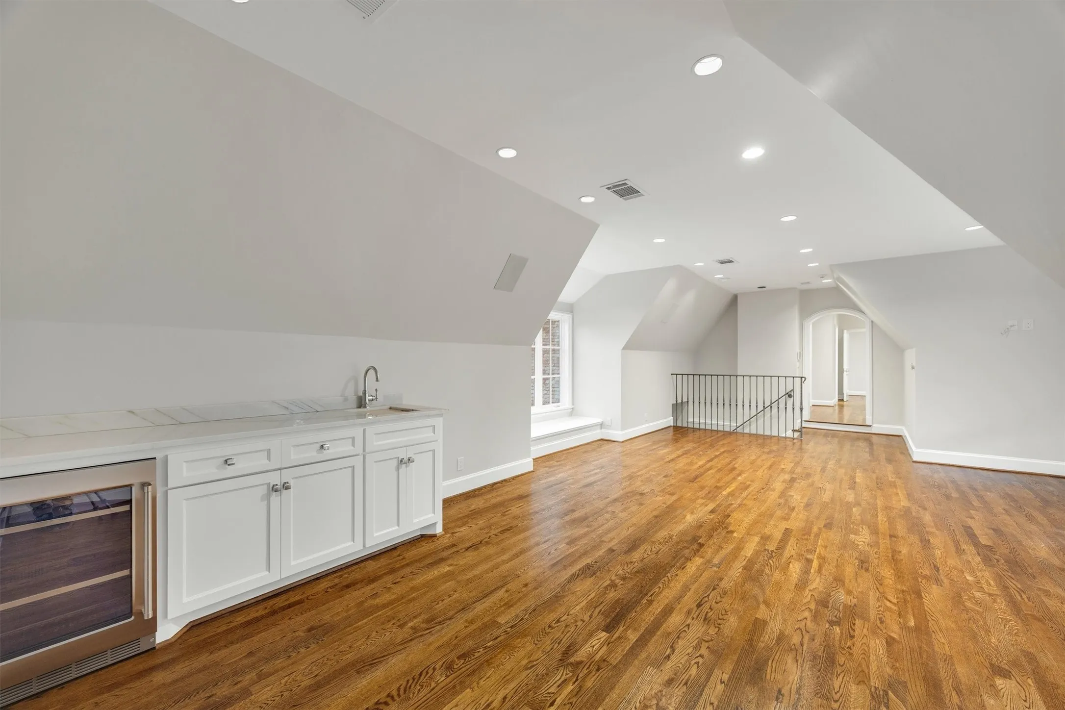 Single Family Residence For Sale in Dallas County , 31 Robledo Drive, Dallas, Texas 75230, 5 Bedroom, 7 Bathroom, 4 Garage spaces, 8,000 Sqft, built in 1993, mls#21363830, Real Estate Agent in Dallas, Homes For Sale in Dallas county, Homes For Sale in Dallas, Realtor in Dallas Texas, Real Estate Brokerage Independent Realty Texas, Luminita Cordes Realtor