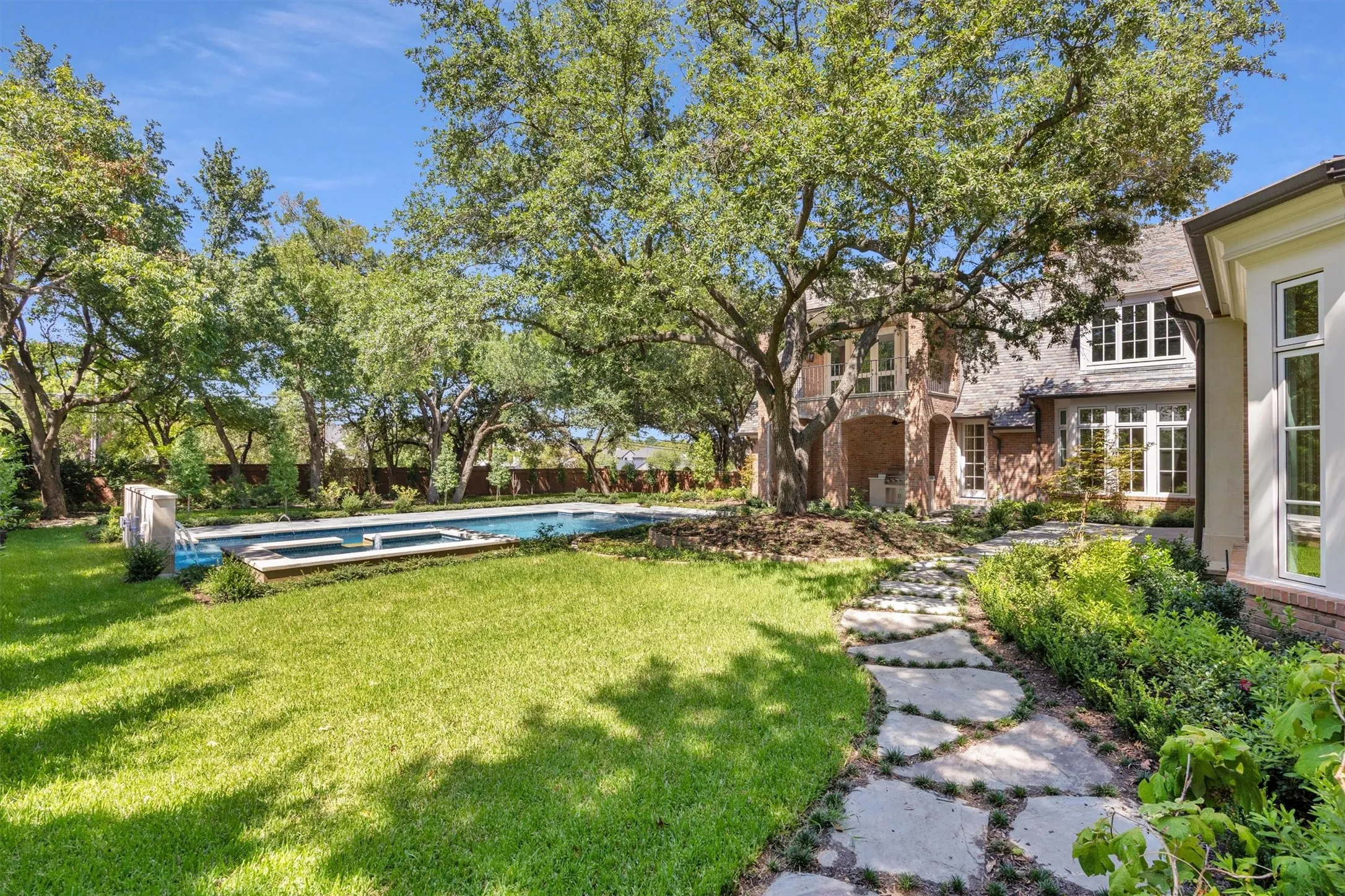 Single Family Residence For Sale in Dallas County , 31 Robledo Drive, Dallas, Texas 75230, 5 Bedroom, 7 Bathroom, 4 Garage spaces, 8,000 Sqft, built in 1993, mls#21363830, Real Estate Agent in Dallas, Homes For Sale in Dallas county, Homes For Sale in Dallas, Realtor in Dallas Texas, Real Estate Brokerage Independent Realty Texas, Luminita Cordes Realtor