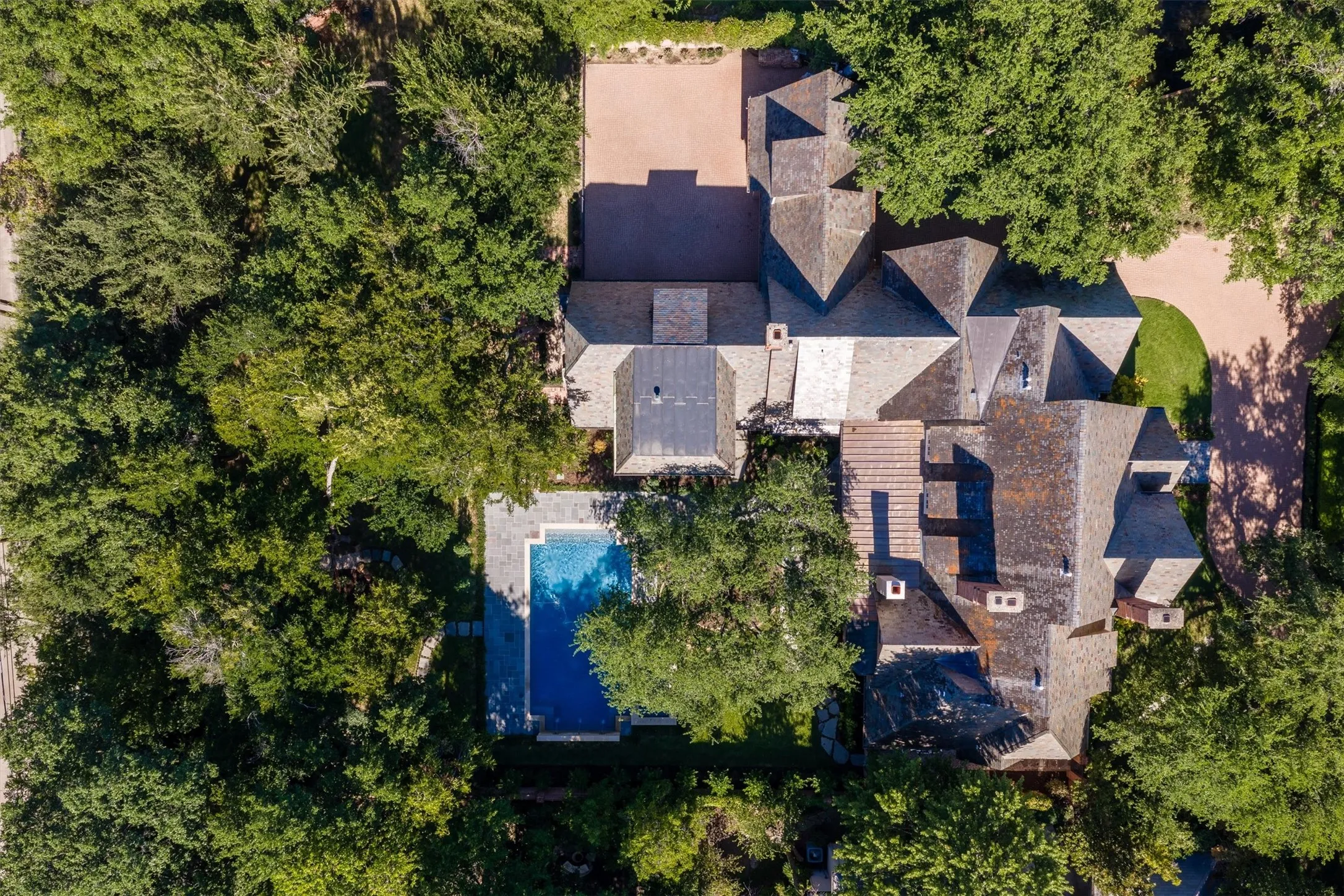Single Family Residence For Sale in Dallas County , 31 Robledo Drive, Dallas, Texas 75230, 5 Bedroom, 7 Bathroom, 4 Garage spaces, 8,000 Sqft, built in 1993, mls#21363830, Real Estate Agent in Dallas, Homes For Sale in Dallas county, Homes For Sale in Dallas, Realtor in Dallas Texas, Real Estate Brokerage Independent Realty Texas, Luminita Cordes Realtor