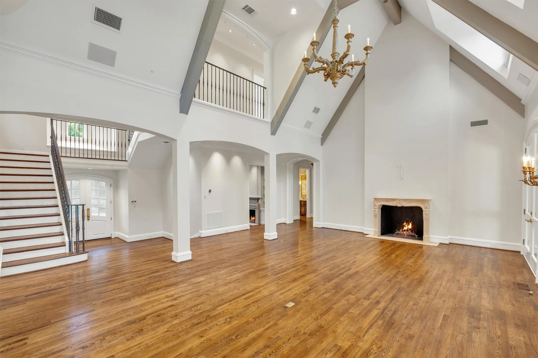 Single Family Residence For Sale in Dallas County , 31 Robledo Drive, Dallas, Texas 75230, 5 Bedroom, 7 Bathroom, 4 Garage spaces, 8,000 Sqft, built in 1993, mls#21363830, Real Estate Agent in Dallas, Homes For Sale in Dallas county, Homes For Sale in Dallas, Realtor in Dallas Texas, Real Estate Brokerage Independent Realty Texas, Luminita Cordes Realtor