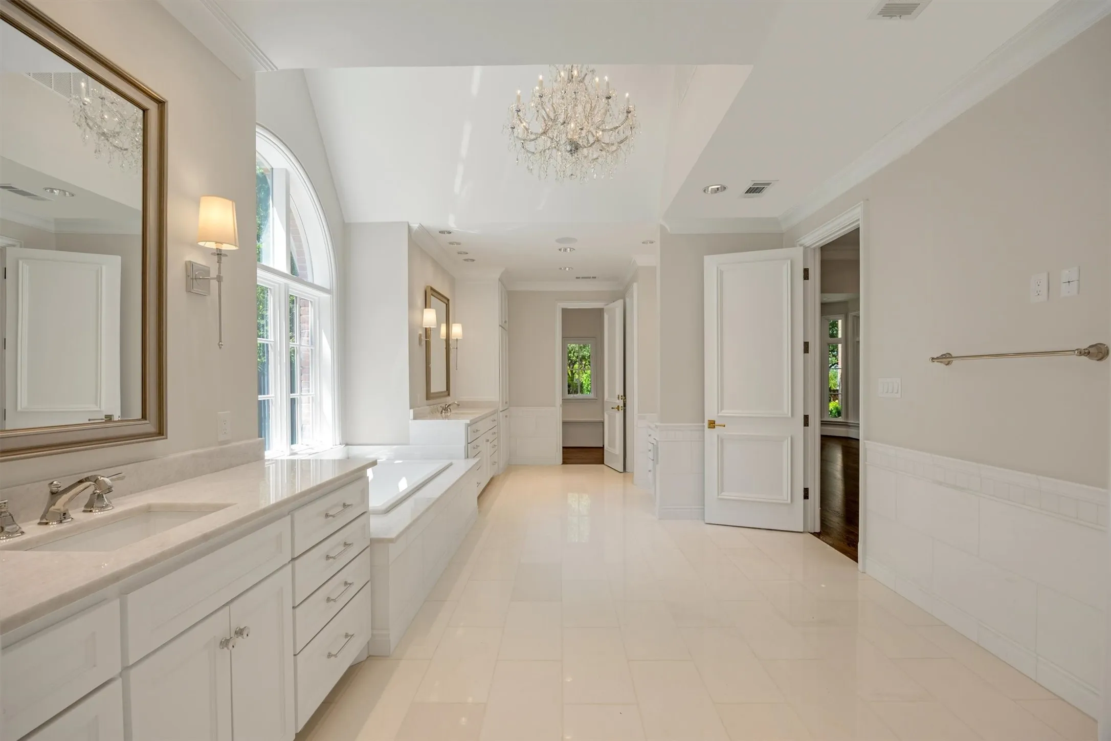 Single Family Residence For Sale in Dallas County , 31 Robledo Drive, Dallas, Texas 75230, 5 Bedroom, 7 Bathroom, 4 Garage spaces, 8,000 Sqft, built in 1993, mls#21363830, Real Estate Agent in Dallas, Homes For Sale in Dallas county, Homes For Sale in Dallas, Realtor in Dallas Texas, Real Estate Brokerage Independent Realty Texas, Luminita Cordes Realtor