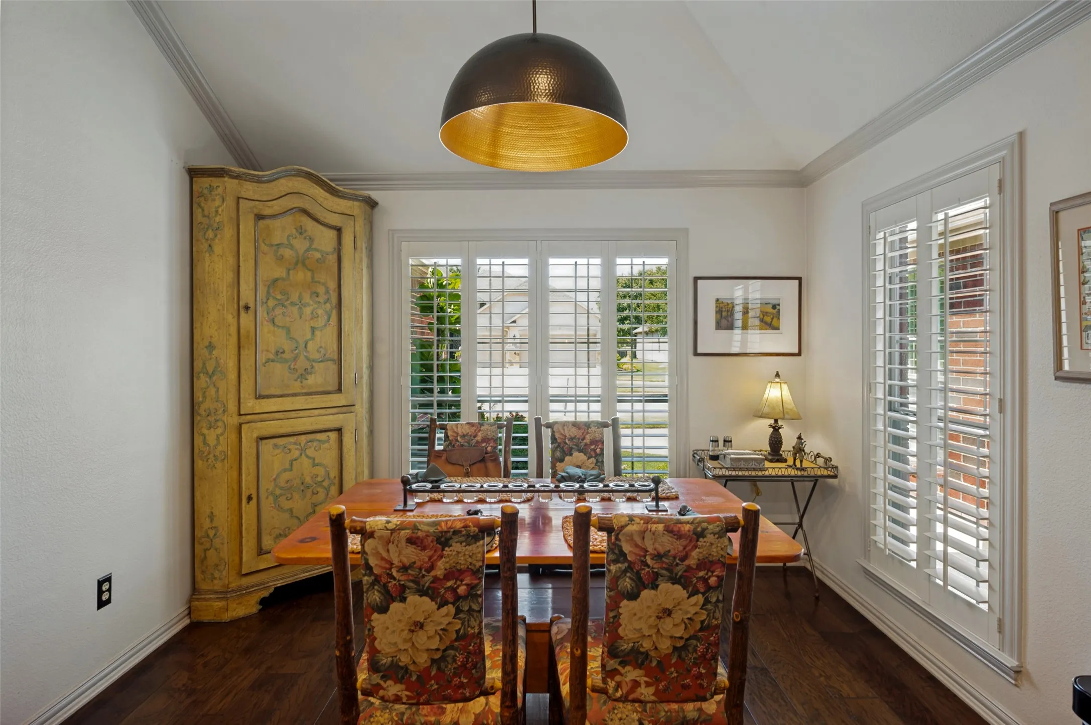 Inviting Dining Area
