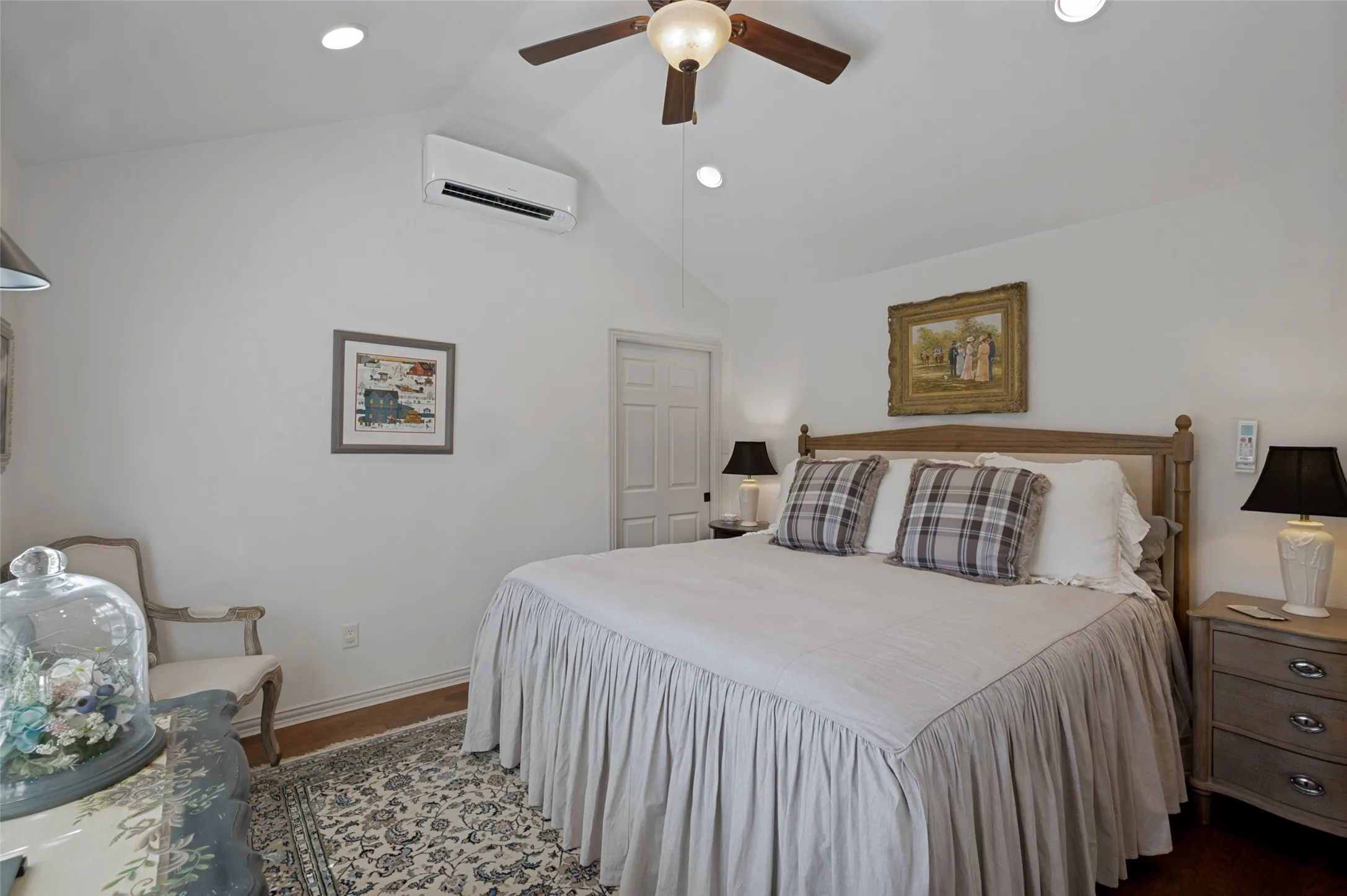 Spacious Casita with a huge closet and it's own heating and AC unit