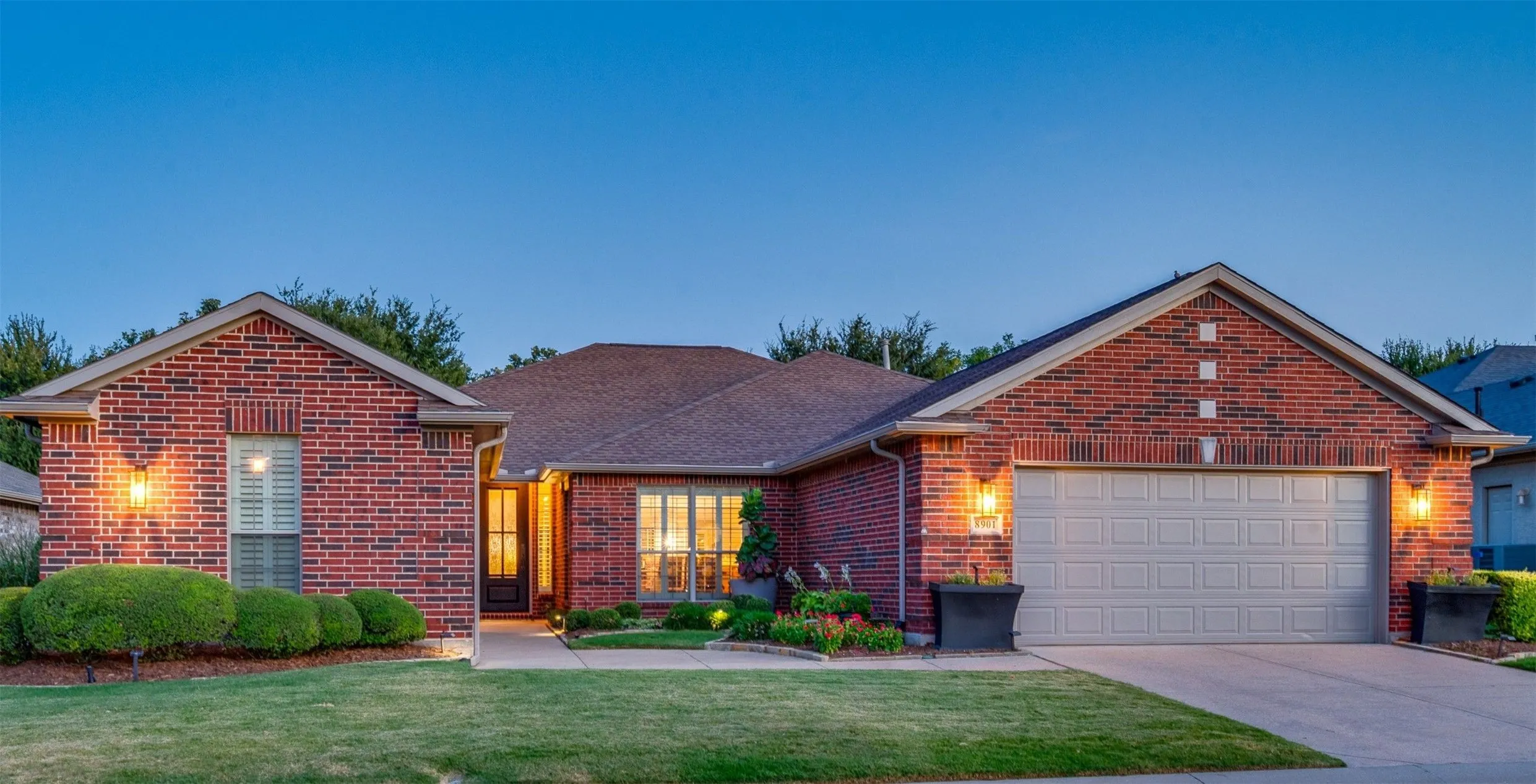 Single Family Residence For Sale in Denton County , 8901 Crestview Drive, Denton, Texas 76207, 3 Bedroom, 3 Bathroom, 3 Garage spaces, 2,246 Sqft, built in 2003, mls#21364024, Real Estate Agent in Denton, Homes For Sale in Denton county, Homes For Sale in Denton, Realtor in Denton Texas, Real Estate Brokerage Independent Realty Texas, Luminita Cordes Realtor