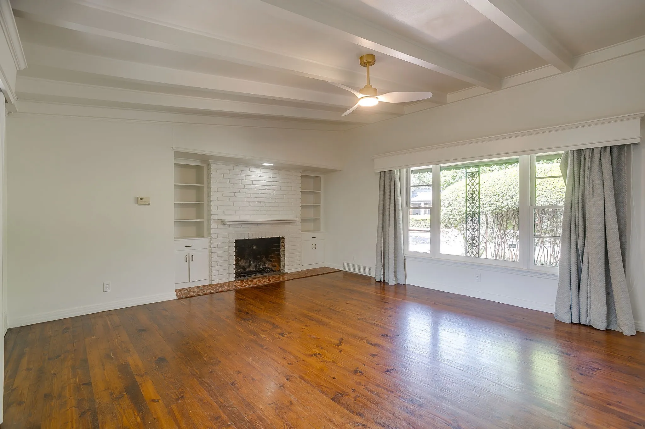 Duplex For Rent in Tarrant County , 6480 Waverly Way, Fort Worth, Texas 76116, 2 Bedroom, 2 Bathroom, Garage spaces, 1,100 Sqft, built in 1952, mls#21363864, Real Estate Agent in Fort Worth, Homes For Rent in Tarrant county, Homes For Rent in Fort Worth, Realtor in Fort Worth Texas, Real Estate Brokerage Independent Realty Texas, Luminita Cordes Realtor