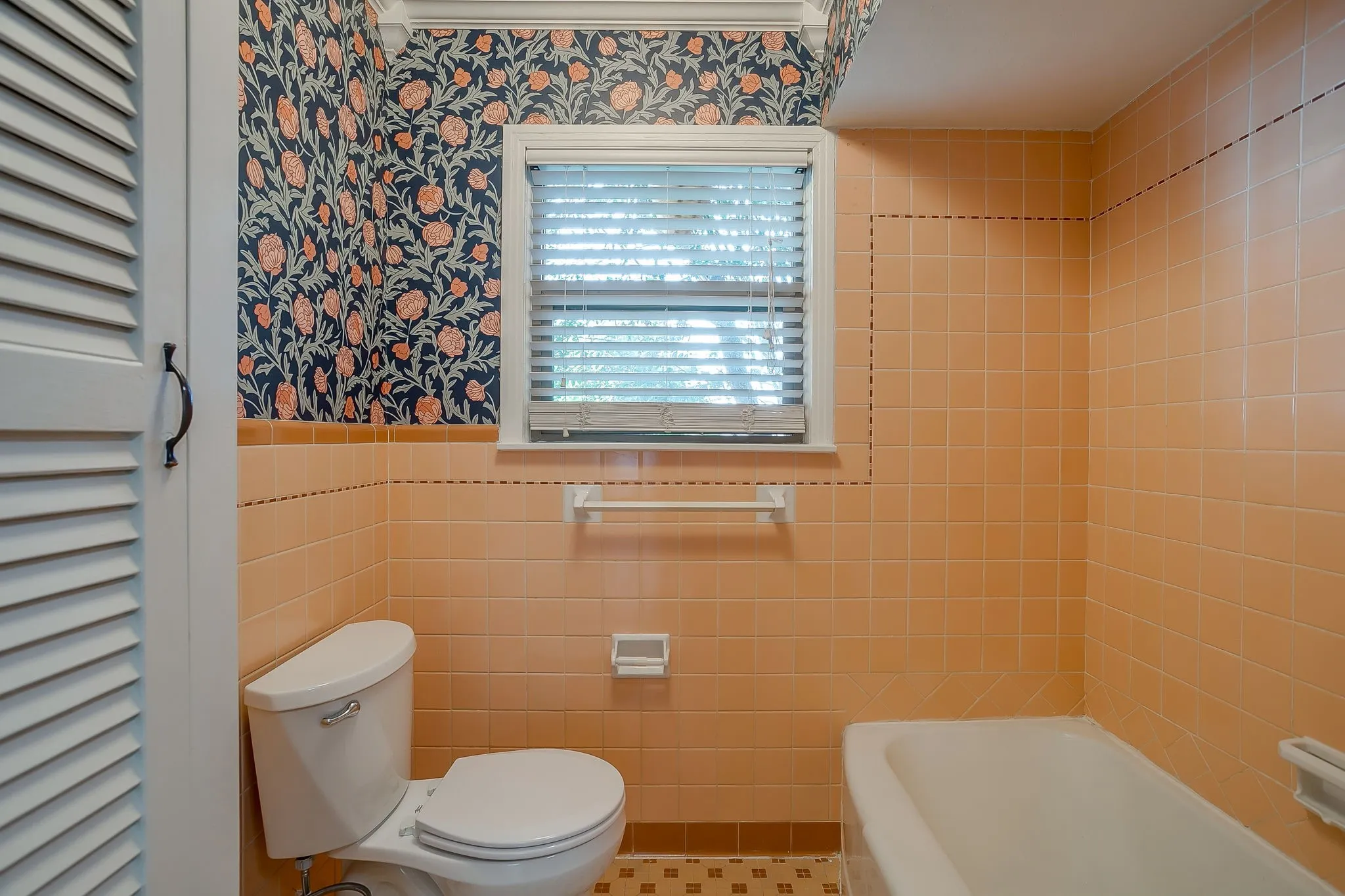 Duplex For Rent in Tarrant County , 6480 Waverly Way, Fort Worth, Texas 76116, 2 Bedroom, 2 Bathroom, Garage spaces, 1,100 Sqft, built in 1952, mls#21363864, Real Estate Agent in Fort Worth, Homes For Rent in Tarrant county, Homes For Rent in Fort Worth, Realtor in Fort Worth Texas, Real Estate Brokerage Independent Realty Texas, Luminita Cordes Realtor