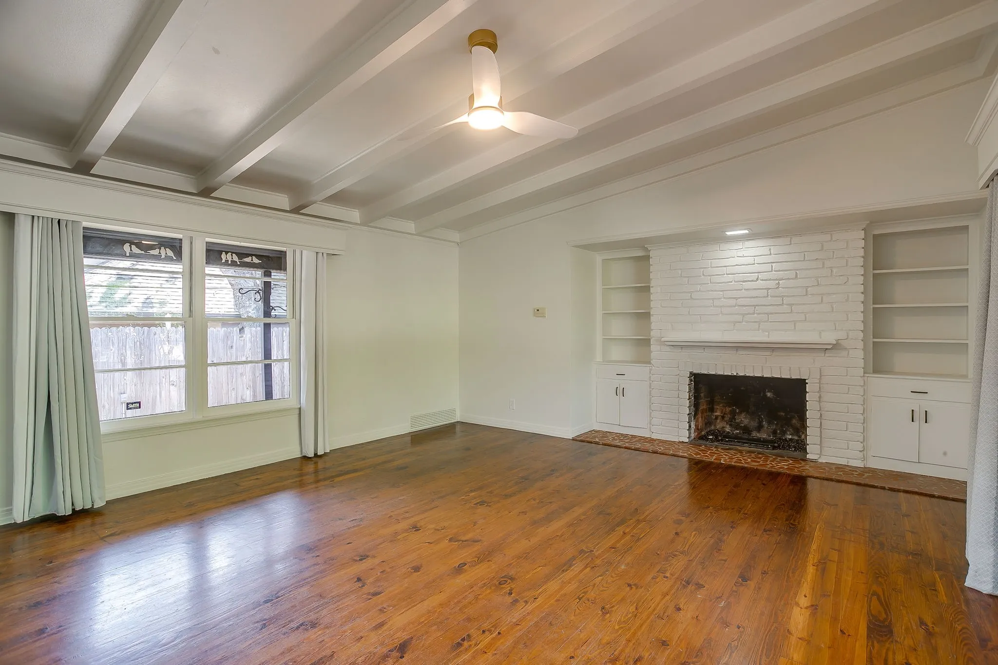 Duplex For Rent in Tarrant County , 6480 Waverly Way, Fort Worth, Texas 76116, 2 Bedroom, 2 Bathroom, Garage spaces, 1,100 Sqft, built in 1952, mls#21363864, Real Estate Agent in Fort Worth, Homes For Rent in Tarrant county, Homes For Rent in Fort Worth, Realtor in Fort Worth Texas, Real Estate Brokerage Independent Realty Texas, Luminita Cordes Realtor