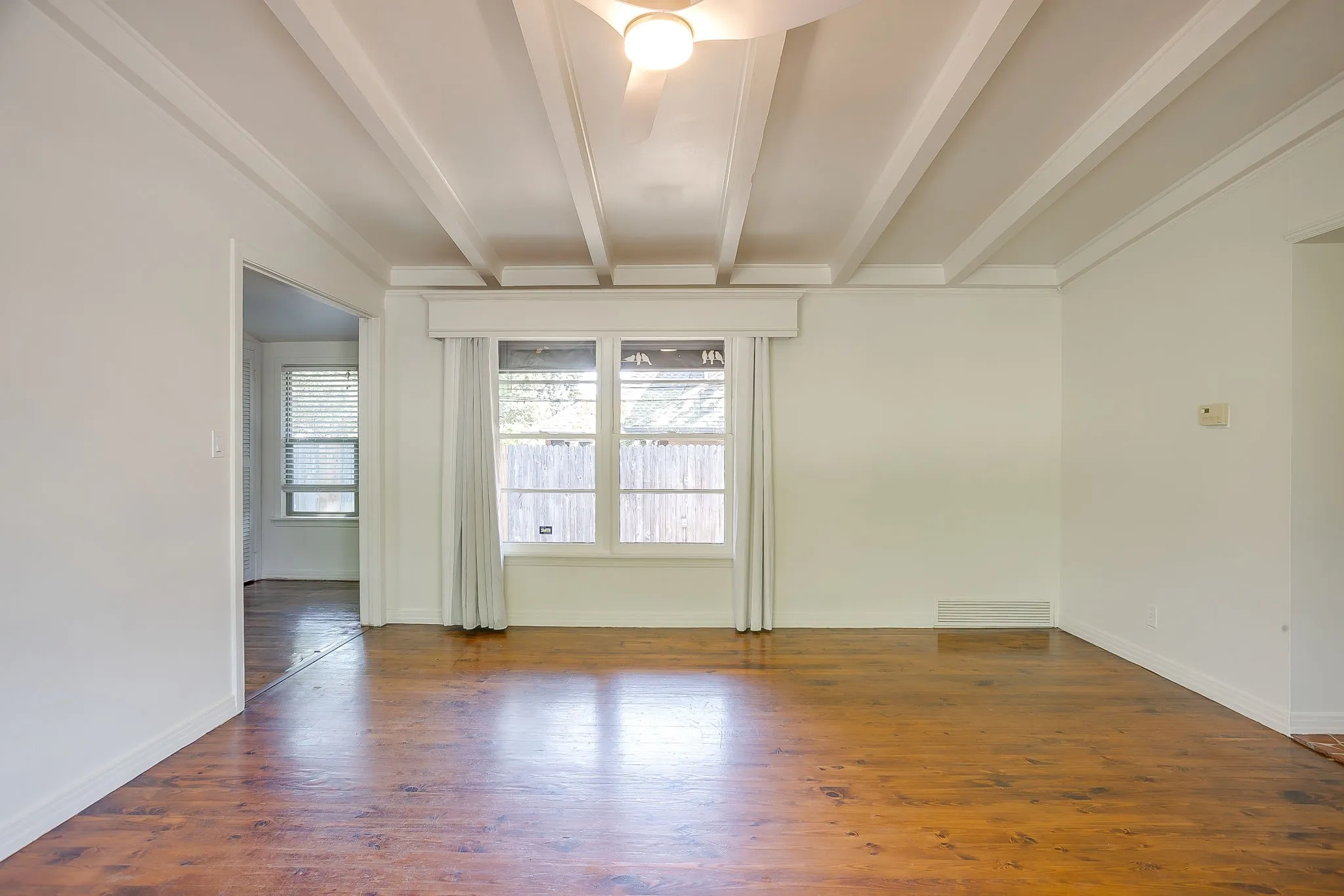 Duplex For Rent in Tarrant County , 6480 Waverly Way, Fort Worth, Texas 76116, 2 Bedroom, 2 Bathroom, Garage spaces, 1,100 Sqft, built in 1952, mls#21363864, Real Estate Agent in Fort Worth, Homes For Rent in Tarrant county, Homes For Rent in Fort Worth, Realtor in Fort Worth Texas, Real Estate Brokerage Independent Realty Texas, Luminita Cordes Realtor