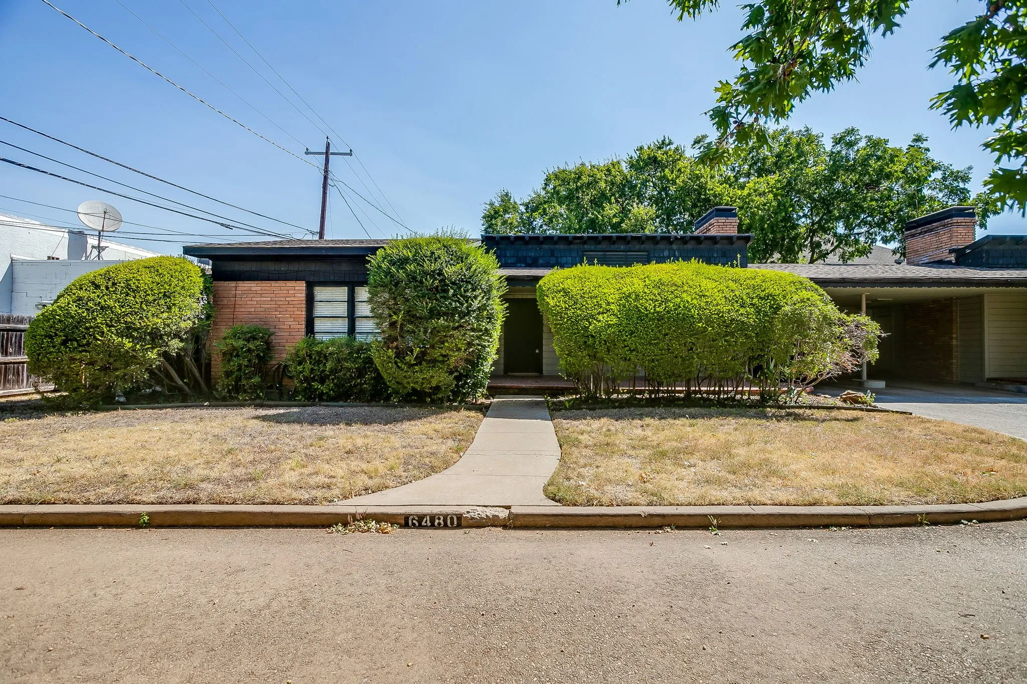 Duplex For Rent in Tarrant County , 6480 Waverly Way, Fort Worth, Texas 76116, 2 Bedroom, 2 Bathroom, Garage spaces, 1,100 Sqft, built in 1952, mls#21363864, Real Estate Agent in Fort Worth, Homes For Rent in Tarrant county, Homes For Rent in Fort Worth, Realtor in Fort Worth Texas, Real Estate Brokerage Independent Realty Texas, Luminita Cordes Realtor