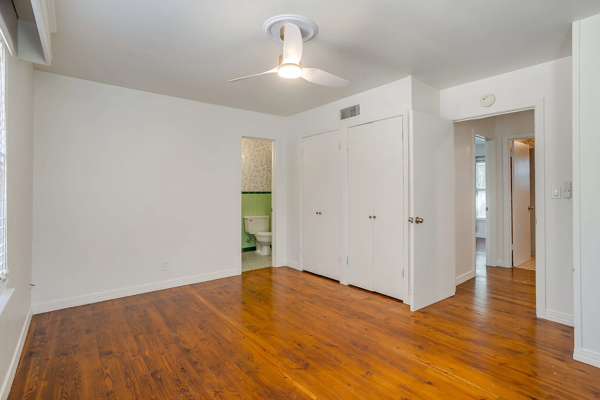Duplex For Rent in Tarrant County , 6480 Waverly Way, Fort Worth, Texas 76116, 2 Bedroom, 2 Bathroom, Garage spaces, 1,100 Sqft, built in 1952, mls#21363864, Real Estate Agent in Fort Worth, Homes For Rent in Tarrant county, Homes For Rent in Fort Worth, Realtor in Fort Worth Texas, Real Estate Brokerage Independent Realty Texas, Luminita Cordes Realtor
