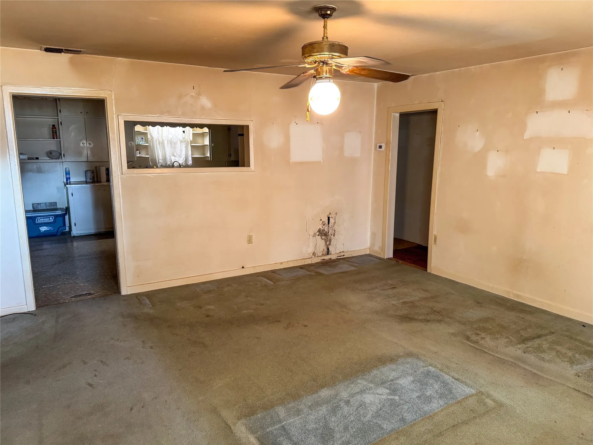 Single Family Residence For Sale in Montague County , 504 S Hall Street, Montague, Texas 76251, 3 Bedroom, 1 Bathroom, Garage spaces, 1,656 Sqft, built in 1953, mls#21363804, Real Estate Agent in Montague, Homes For Sale in Montague county, Homes For Sale in Montague, Realtor in Montague Texas, Real Estate Brokerage Independent Realty Texas, Luminita Cordes Realtor