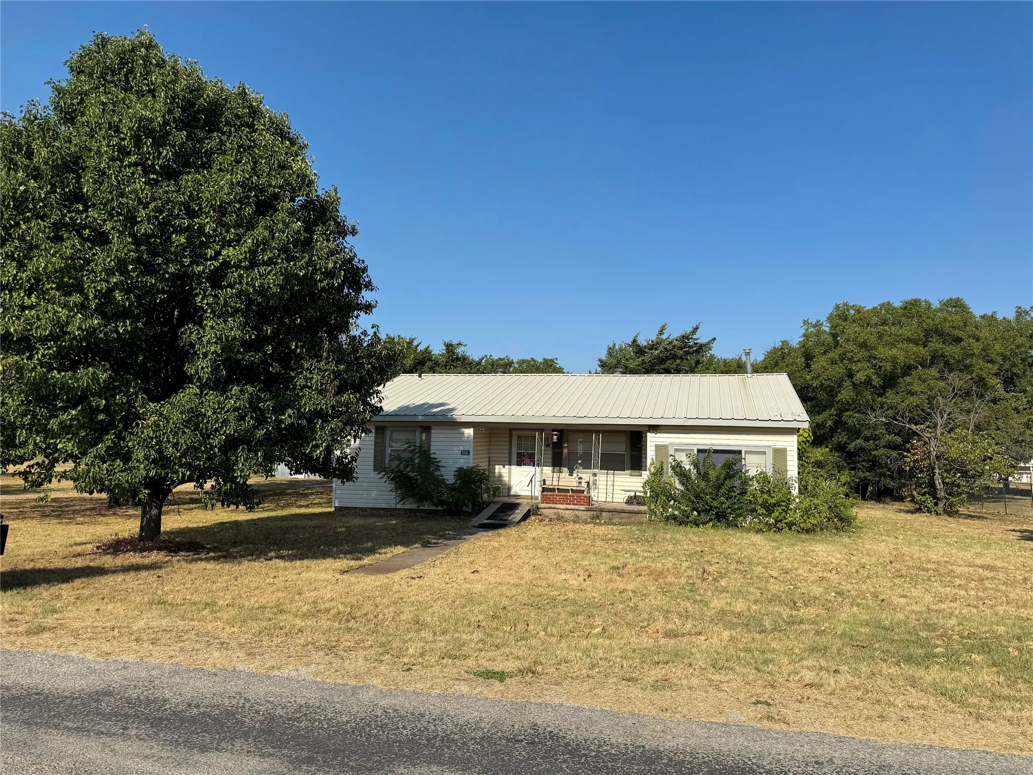 Single Family Residence For Sale in Montague County , 504 S Hall Street, Montague, Texas 76251, 3 Bedroom, 1 Bathroom, Garage spaces, 1,656 Sqft, built in 1953, mls#21363804, Real Estate Agent in Montague, Homes For Sale in Montague county, Homes For Sale in Montague, Realtor in Montague Texas, Real Estate Brokerage Independent Realty Texas, Luminita Cordes Realtor