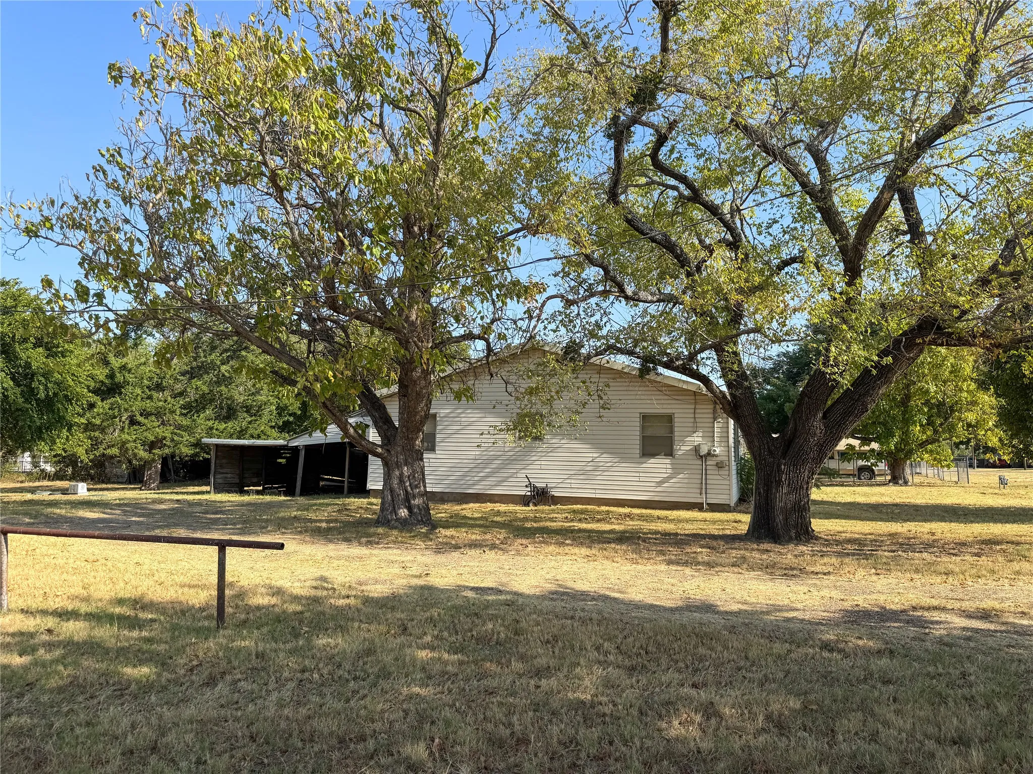 Single Family Residence For Sale in Montague County , 504 S Hall Street, Montague, Texas 76251, 3 Bedroom, 1 Bathroom, Garage spaces, 1,656 Sqft, built in 1953, mls#21363804, Real Estate Agent in Montague, Homes For Sale in Montague county, Homes For Sale in Montague, Realtor in Montague Texas, Real Estate Brokerage Independent Realty Texas, Luminita Cordes Realtor