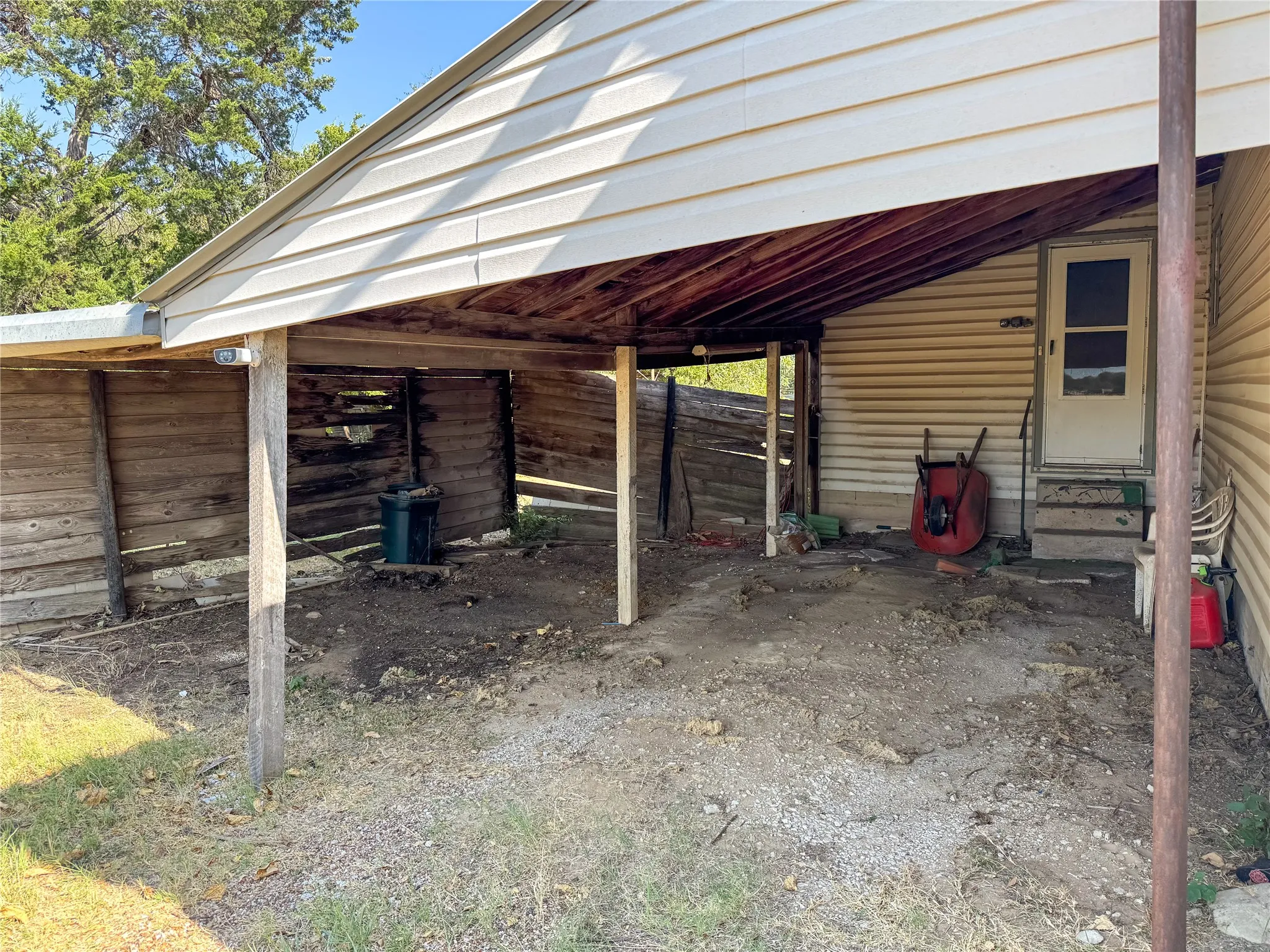 Single Family Residence For Sale in Montague County , 504 S Hall Street, Montague, Texas 76251, 3 Bedroom, 1 Bathroom, Garage spaces, 1,656 Sqft, built in 1953, mls#21363804, Real Estate Agent in Montague, Homes For Sale in Montague county, Homes For Sale in Montague, Realtor in Montague Texas, Real Estate Brokerage Independent Realty Texas, Luminita Cordes Realtor