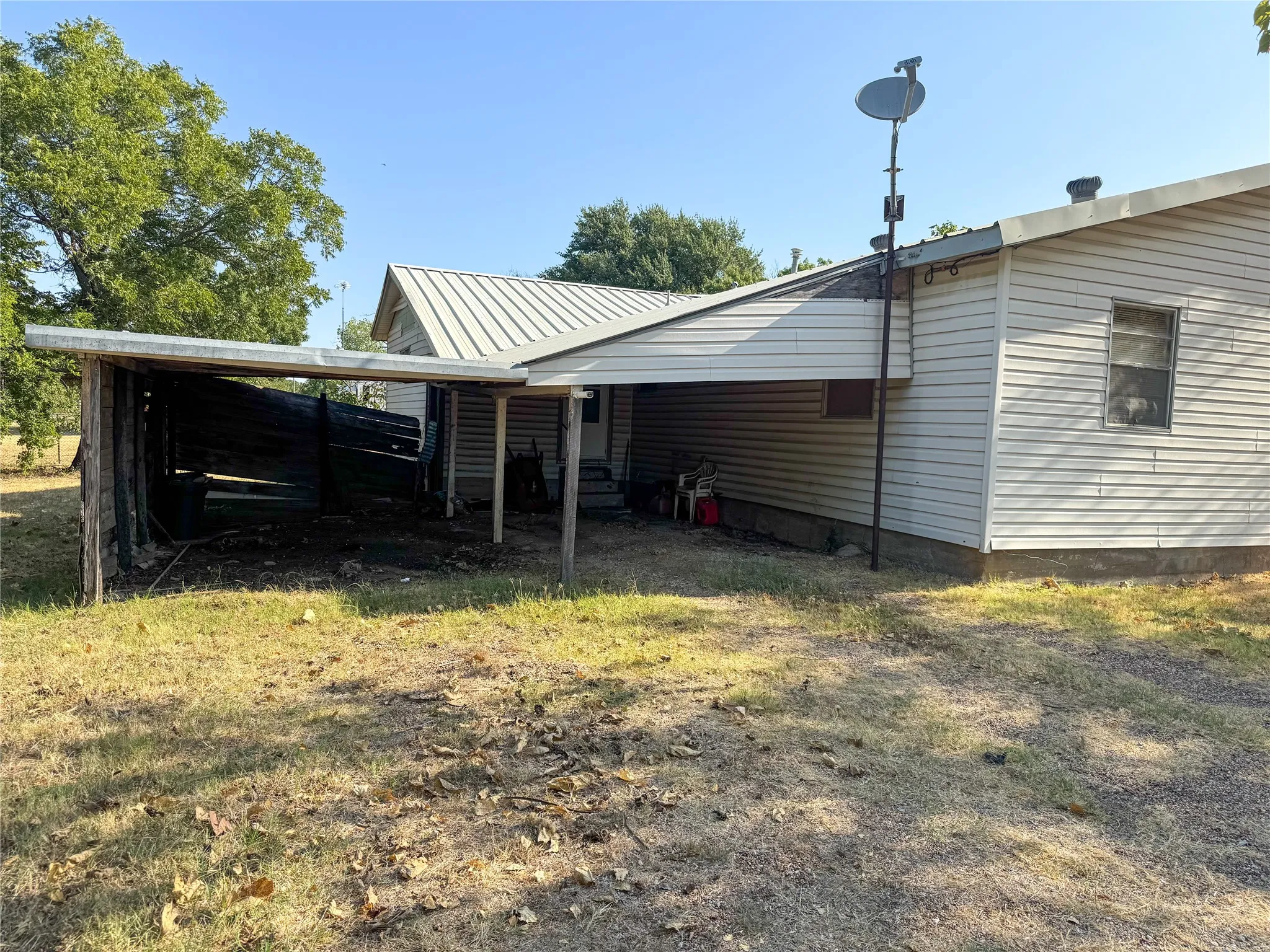 Single Family Residence For Sale in Montague County , 504 S Hall Street, Montague, Texas 76251, 3 Bedroom, 1 Bathroom, Garage spaces, 1,656 Sqft, built in 1953, mls#21363804, Real Estate Agent in Montague, Homes For Sale in Montague county, Homes For Sale in Montague, Realtor in Montague Texas, Real Estate Brokerage Independent Realty Texas, Luminita Cordes Realtor
