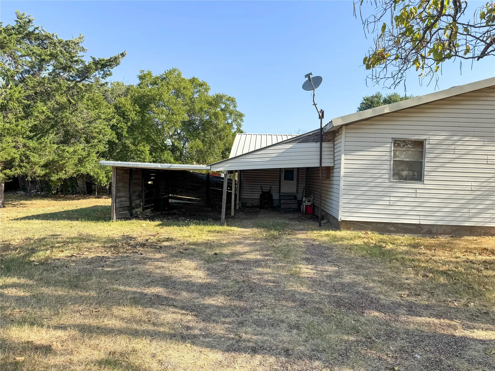 Single Family Residence For Sale in Montague County , 504 S Hall Street, Montague, Texas 76251, 3 Bedroom, 1 Bathroom, Garage spaces, 1,656 Sqft, built in 1953, mls#21363804, Real Estate Agent in Montague, Homes For Sale in Montague county, Homes For Sale in Montague, Realtor in Montague Texas, Real Estate Brokerage Independent Realty Texas, Luminita Cordes Realtor