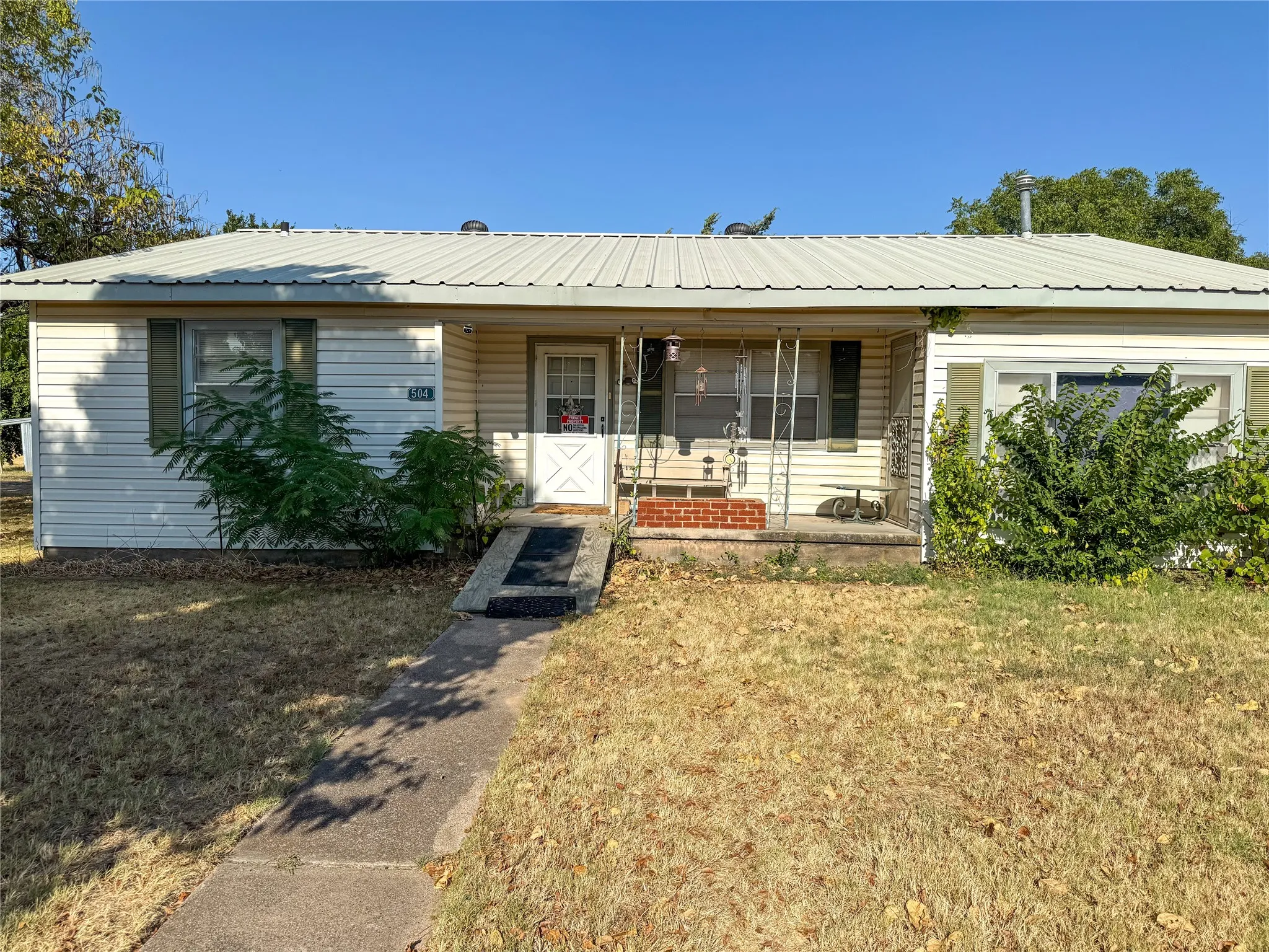 Single Family Residence For Sale in Montague County , 504 S Hall Street, Montague, Texas 76251, 3 Bedroom, 1 Bathroom, Garage spaces, 1,656 Sqft, built in 1953, mls#21363804, Real Estate Agent in Montague, Homes For Sale in Montague county, Homes For Sale in Montague, Realtor in Montague Texas, Real Estate Brokerage Independent Realty Texas, Luminita Cordes Realtor