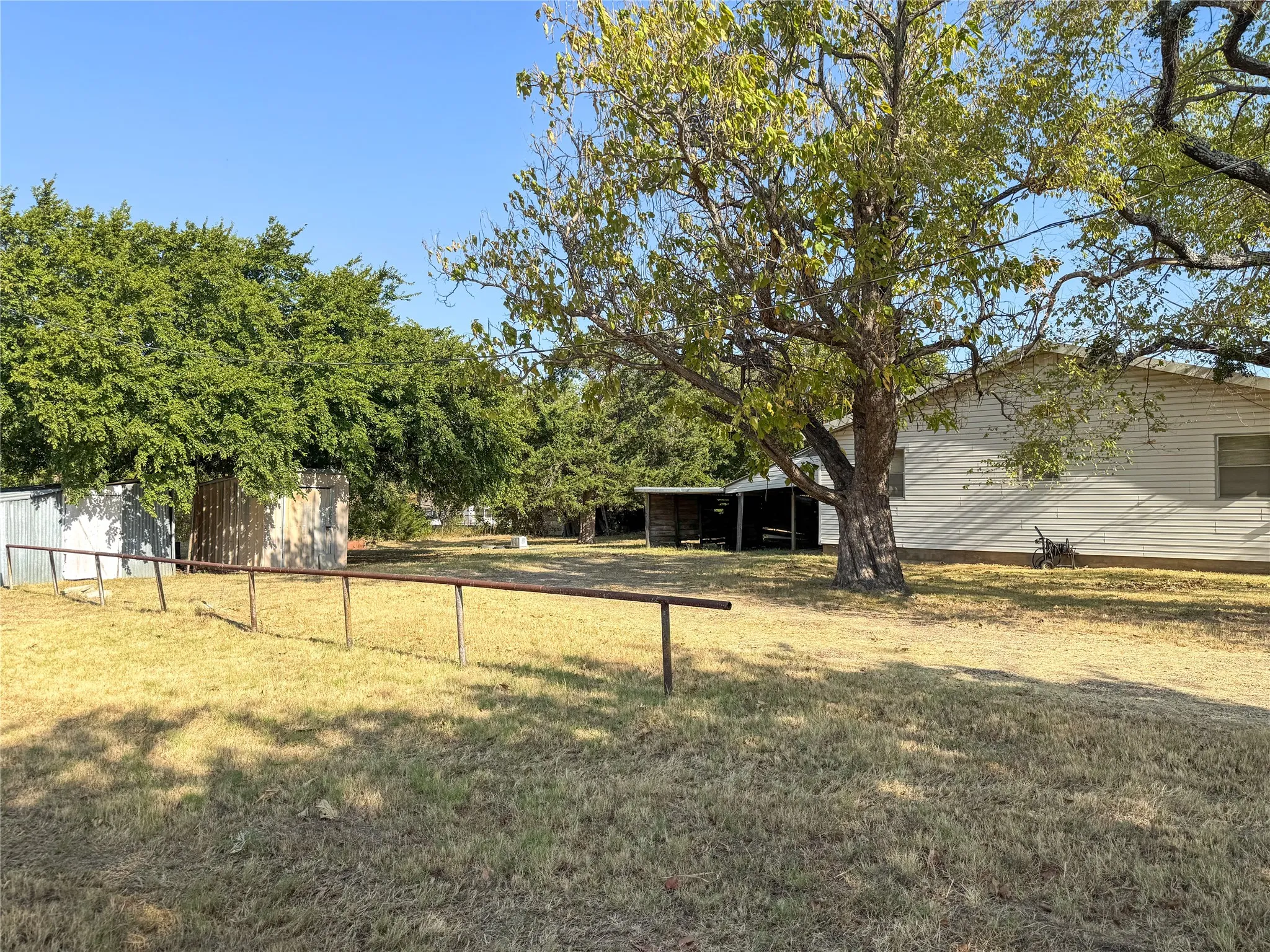 Single Family Residence For Sale in Montague County , 504 S Hall Street, Montague, Texas 76251, 3 Bedroom, 1 Bathroom, Garage spaces, 1,656 Sqft, built in 1953, mls#21363804, Real Estate Agent in Montague, Homes For Sale in Montague county, Homes For Sale in Montague, Realtor in Montague Texas, Real Estate Brokerage Independent Realty Texas, Luminita Cordes Realtor