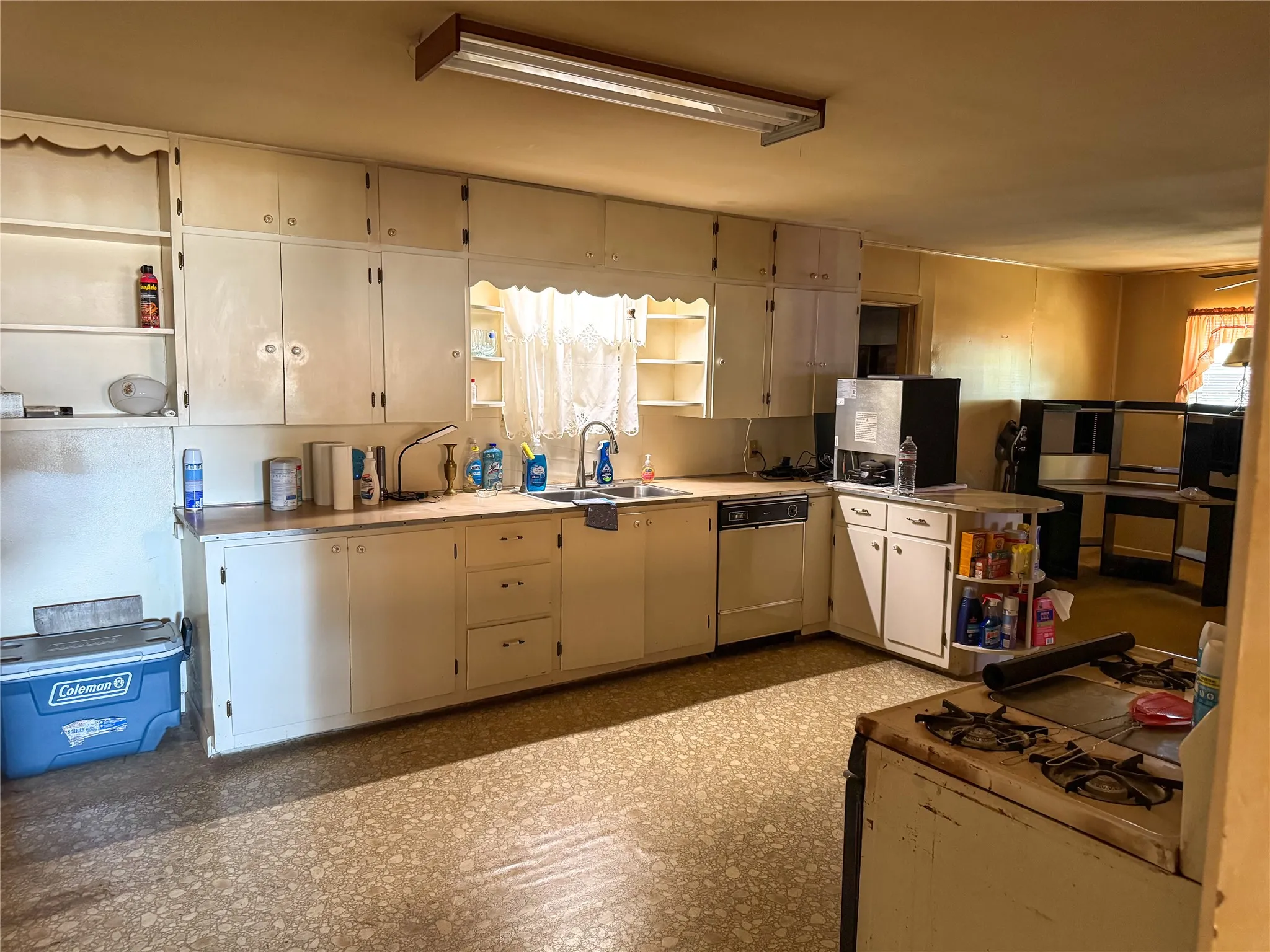 Single Family Residence For Sale in Montague County , 504 S Hall Street, Montague, Texas 76251, 3 Bedroom, 1 Bathroom, Garage spaces, 1,656 Sqft, built in 1953, mls#21363804, Real Estate Agent in Montague, Homes For Sale in Montague county, Homes For Sale in Montague, Realtor in Montague Texas, Real Estate Brokerage Independent Realty Texas, Luminita Cordes Realtor