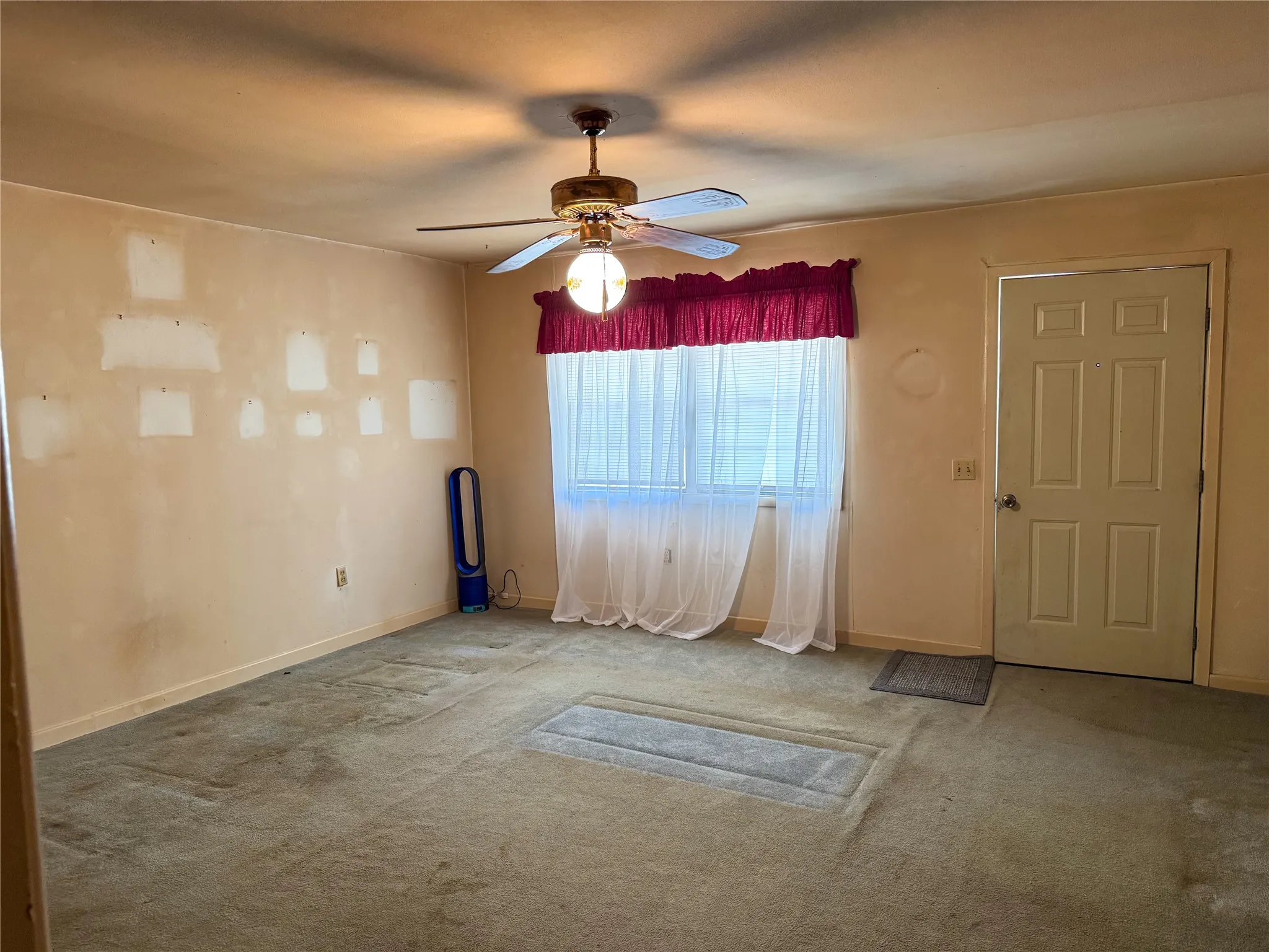 Single Family Residence For Sale in Montague County , 504 S Hall Street, Montague, Texas 76251, 3 Bedroom, 1 Bathroom, Garage spaces, 1,656 Sqft, built in 1953, mls#21363804, Real Estate Agent in Montague, Homes For Sale in Montague county, Homes For Sale in Montague, Realtor in Montague Texas, Real Estate Brokerage Independent Realty Texas, Luminita Cordes Realtor