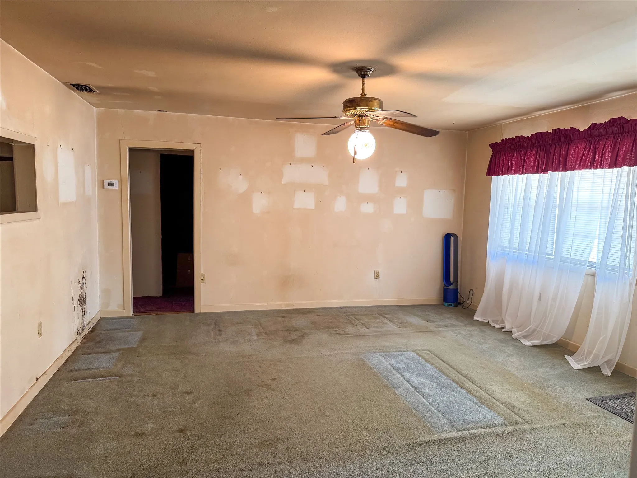 Single Family Residence For Sale in Montague County , 504 S Hall Street, Montague, Texas 76251, 3 Bedroom, 1 Bathroom, Garage spaces, 1,656 Sqft, built in 1953, mls#21363804, Real Estate Agent in Montague, Homes For Sale in Montague county, Homes For Sale in Montague, Realtor in Montague Texas, Real Estate Brokerage Independent Realty Texas, Luminita Cordes Realtor