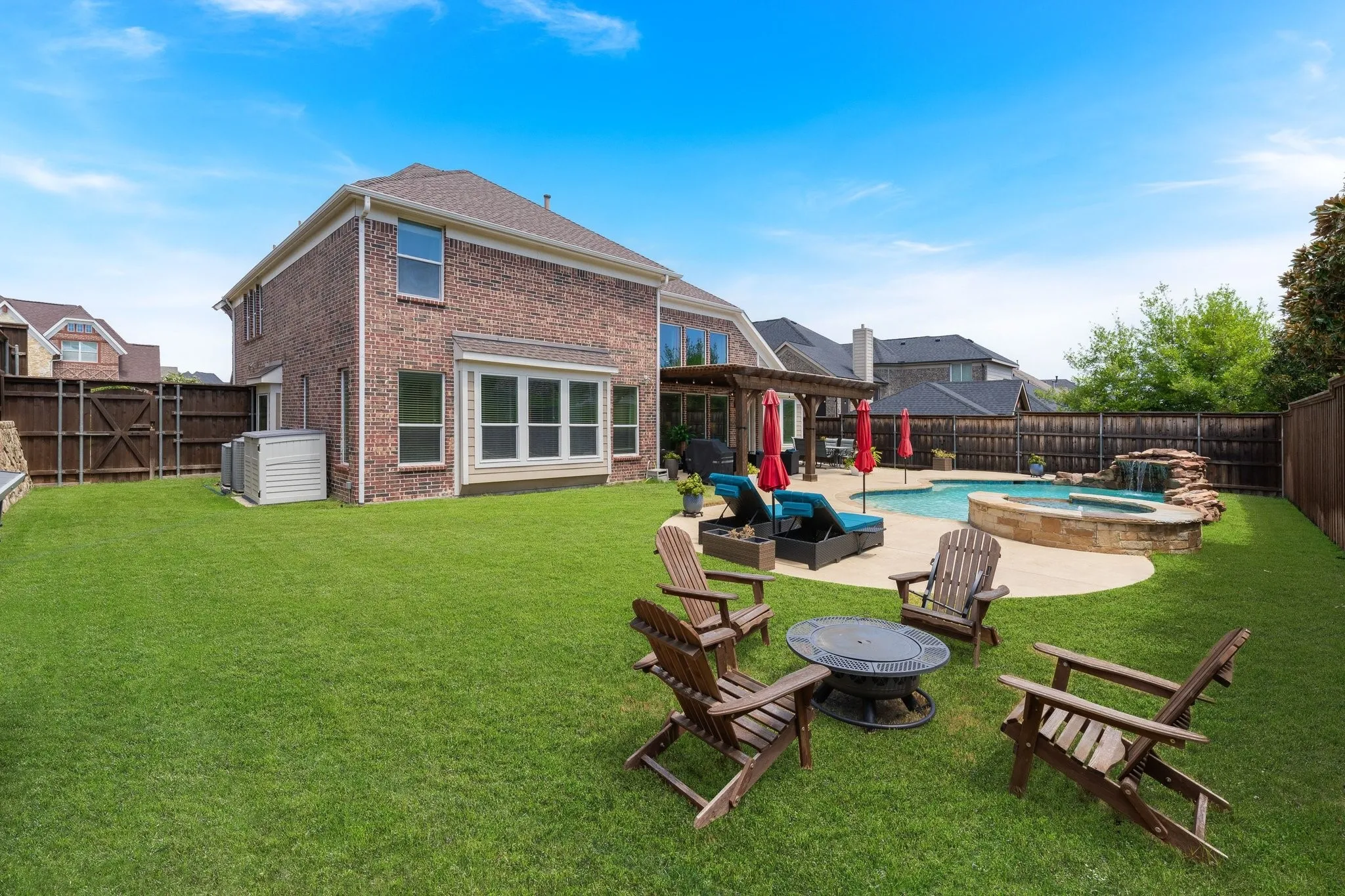 Plenty of room to let the gods run, create the putting green you've always wanted or plant a vegetable garden