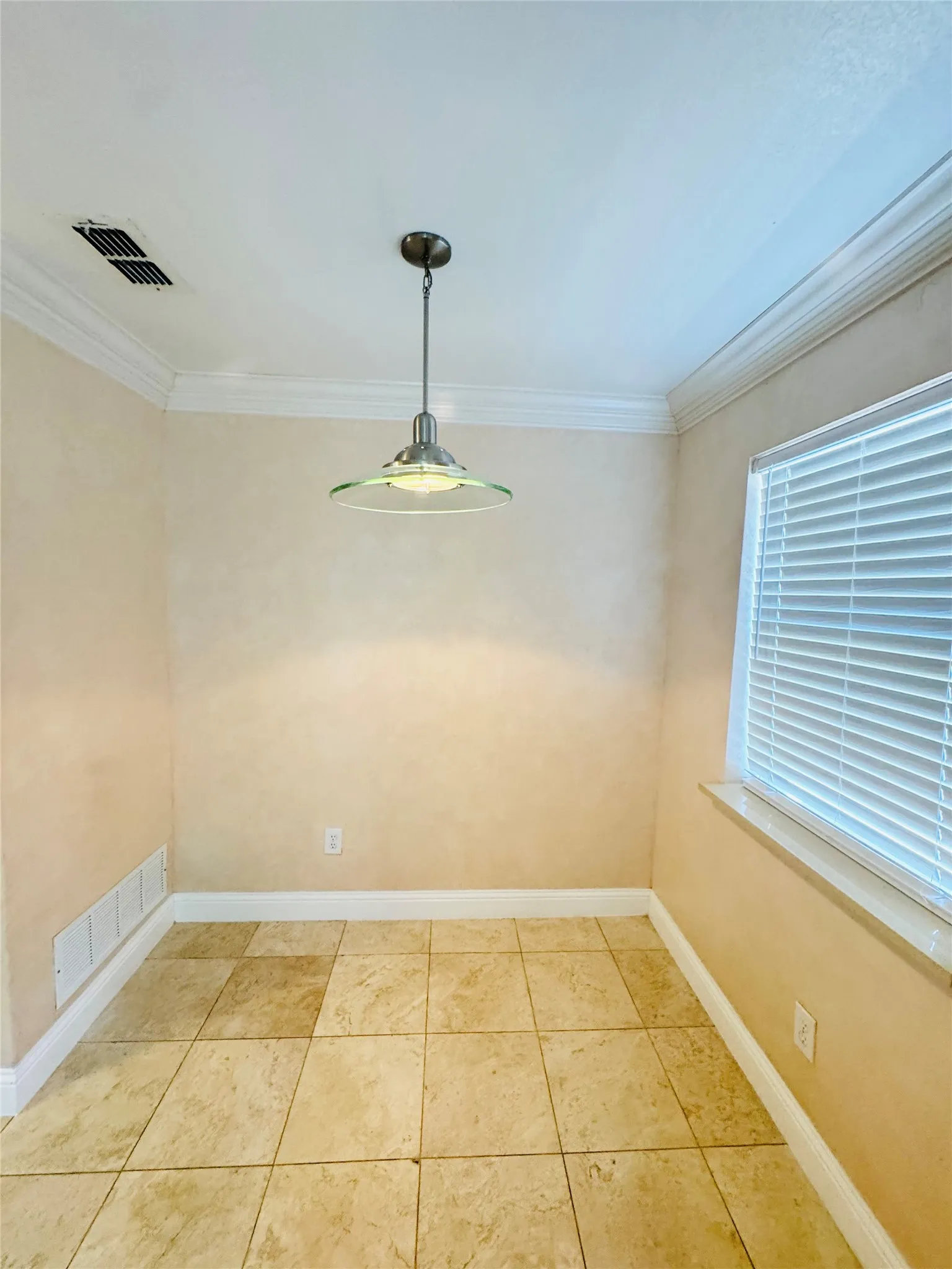 Single Family Residence For Rent in Dallas County , 2014 Picadilly Boulevard, Mesquite, Texas 75149, 3 Bedroom, 3 Bathroom, 2 Garage spaces, 1,530 Sqft, built in 1994, mls#21362125, Real Estate Agent in Mesquite, Homes For Rent in Dallas county, Homes For Rent in Mesquite, Realtor in Mesquite Texas, Real Estate Brokerage Independent Realty Texas, Luminita Cordes Realtor