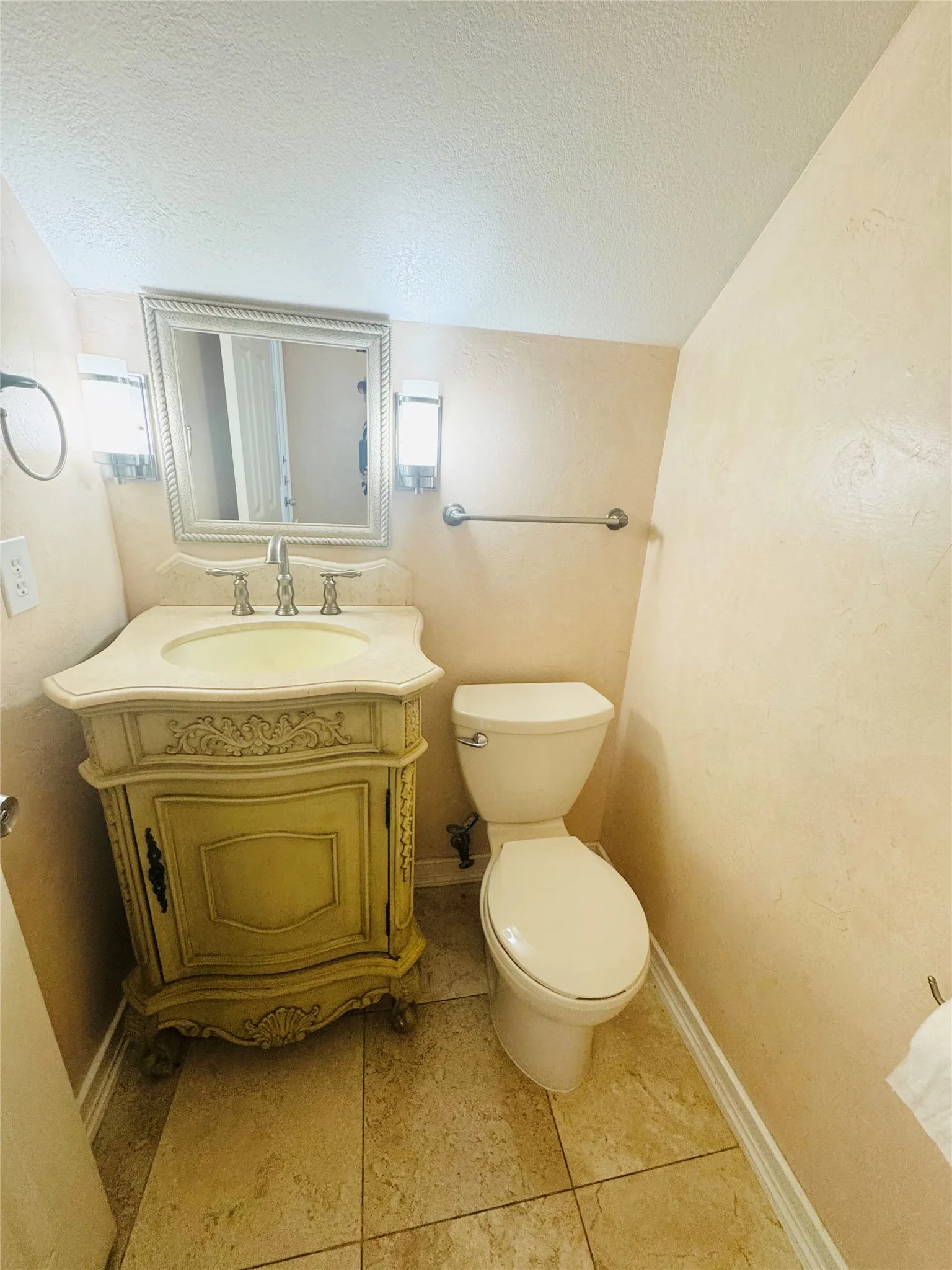 Single Family Residence For Rent in Dallas County , 2014 Picadilly Boulevard, Mesquite, Texas 75149, 3 Bedroom, 3 Bathroom, 2 Garage spaces, 1,530 Sqft, built in 1994, mls#21362125, Real Estate Agent in Mesquite, Homes For Rent in Dallas county, Homes For Rent in Mesquite, Realtor in Mesquite Texas, Real Estate Brokerage Independent Realty Texas, Luminita Cordes Realtor