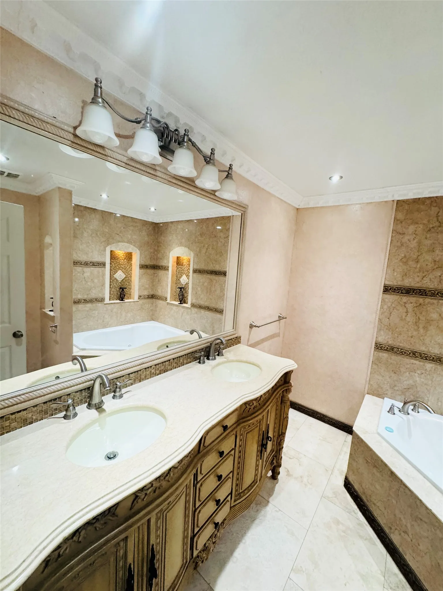 Single Family Residence For Rent in Dallas County , 2014 Picadilly Boulevard, Mesquite, Texas 75149, 3 Bedroom, 3 Bathroom, 2 Garage spaces, 1,530 Sqft, built in 1994, mls#21362125, Real Estate Agent in Mesquite, Homes For Rent in Dallas county, Homes For Rent in Mesquite, Realtor in Mesquite Texas, Real Estate Brokerage Independent Realty Texas, Luminita Cordes Realtor