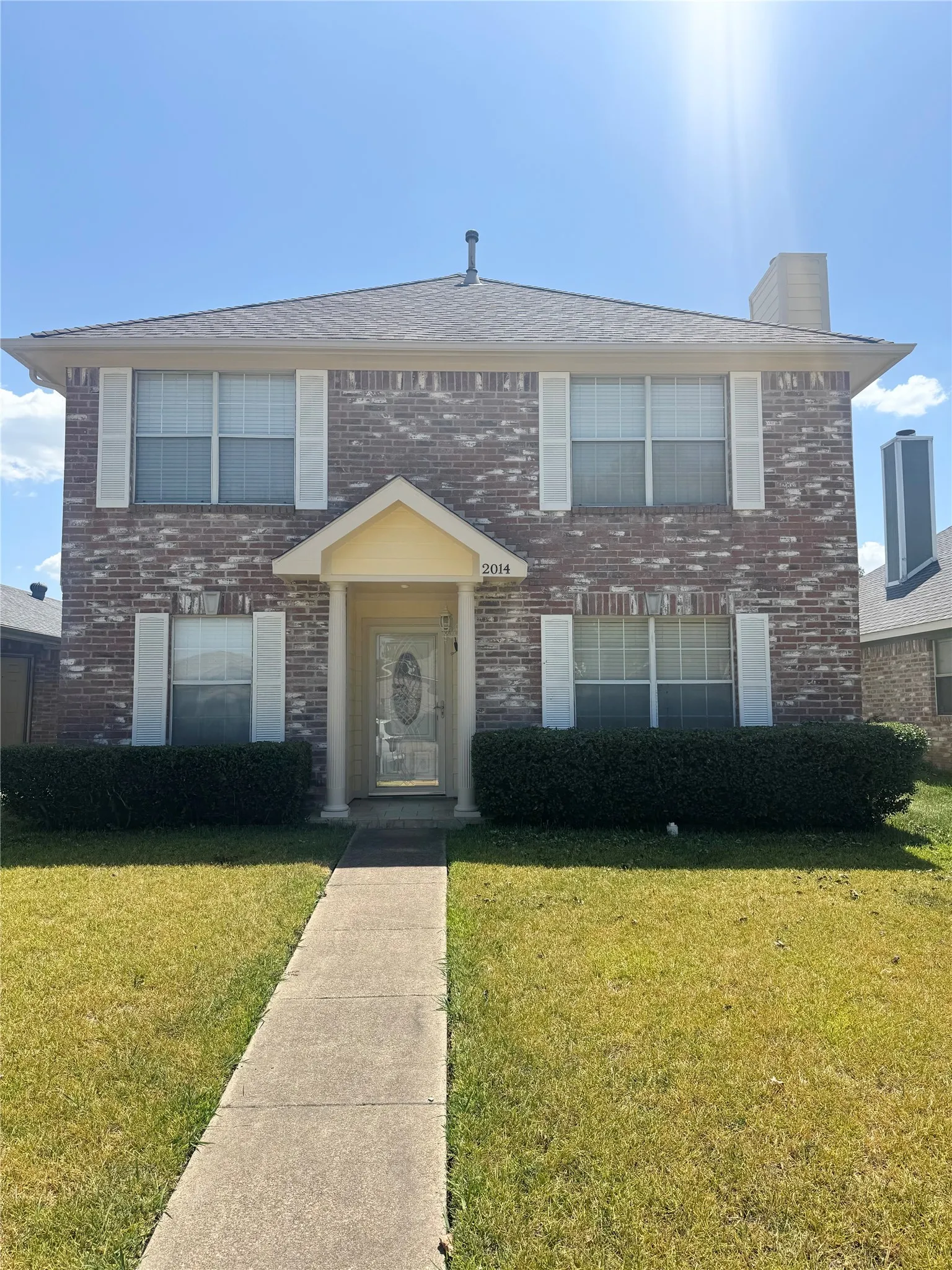 Single Family Residence For Rent in Dallas County , 2014 Picadilly Boulevard, Mesquite, Texas 75149, 3 Bedroom, 3 Bathroom, 2 Garage spaces, 1,530 Sqft, built in 1994, mls#21362125, Real Estate Agent in Mesquite, Homes For Rent in Dallas county, Homes For Rent in Mesquite, Realtor in Mesquite Texas, Real Estate Brokerage Independent Realty Texas, Luminita Cordes Realtor